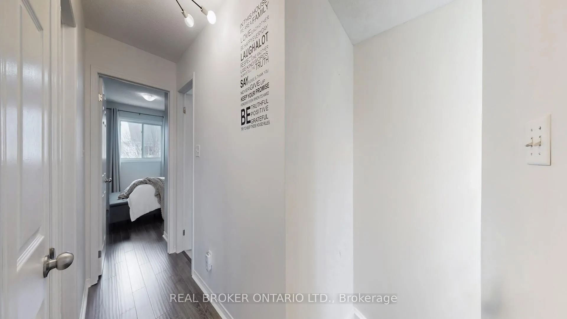 Photo 23 of 16 Wade Square, Clarington, Courtice — HOMEH