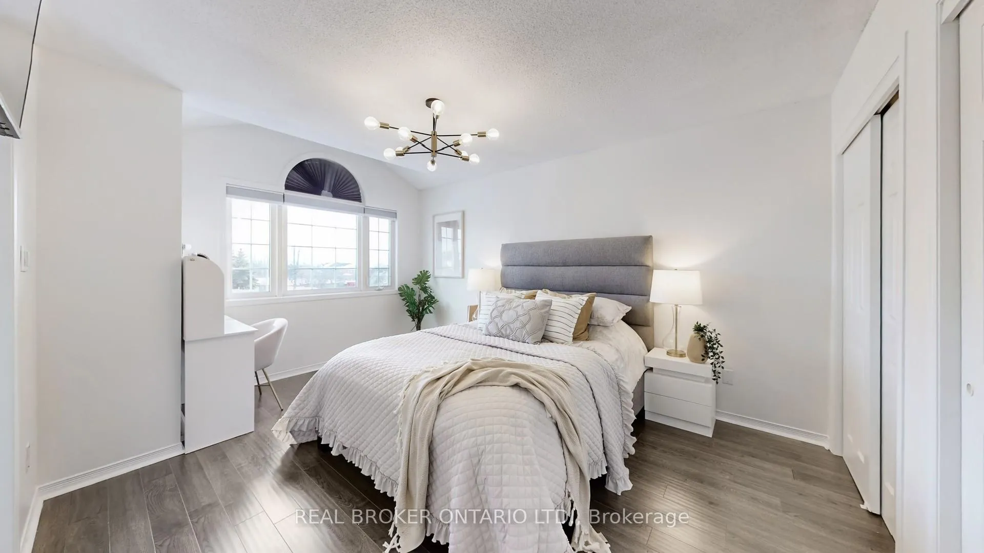 Photo 25 of 16 Wade Square, Clarington, Courtice — HOMEH