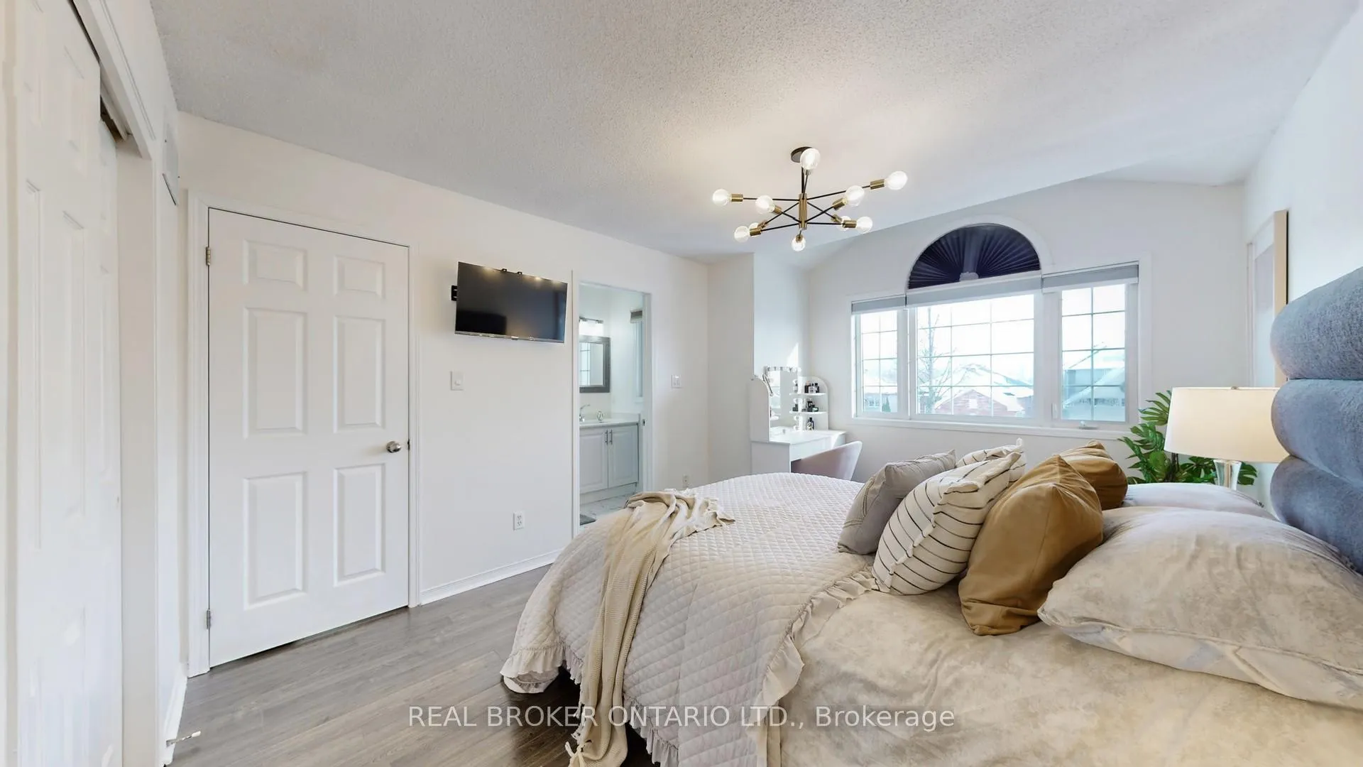 Photo 26 of 16 Wade Square, Clarington, Courtice — HOMEH