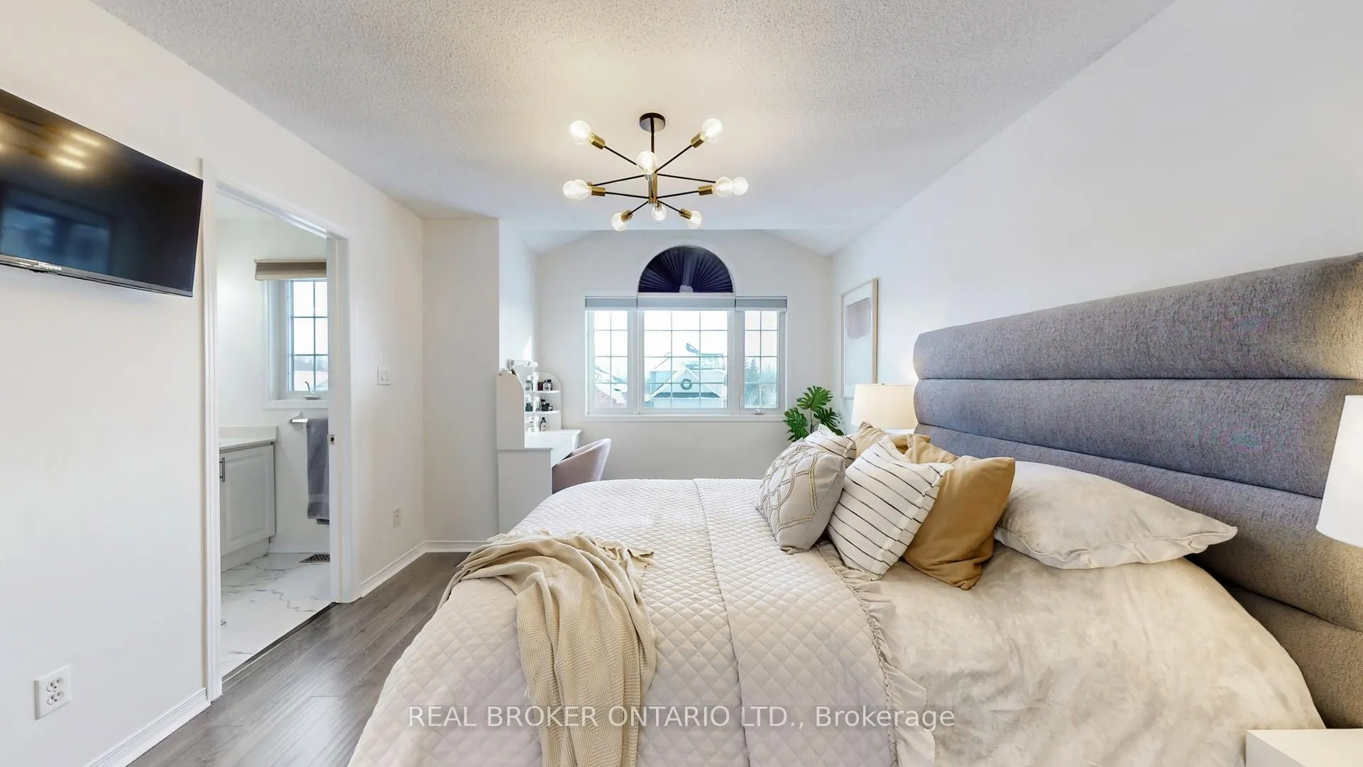 Photo 27 of 16 Wade Square, Clarington, Courtice — HOMEH