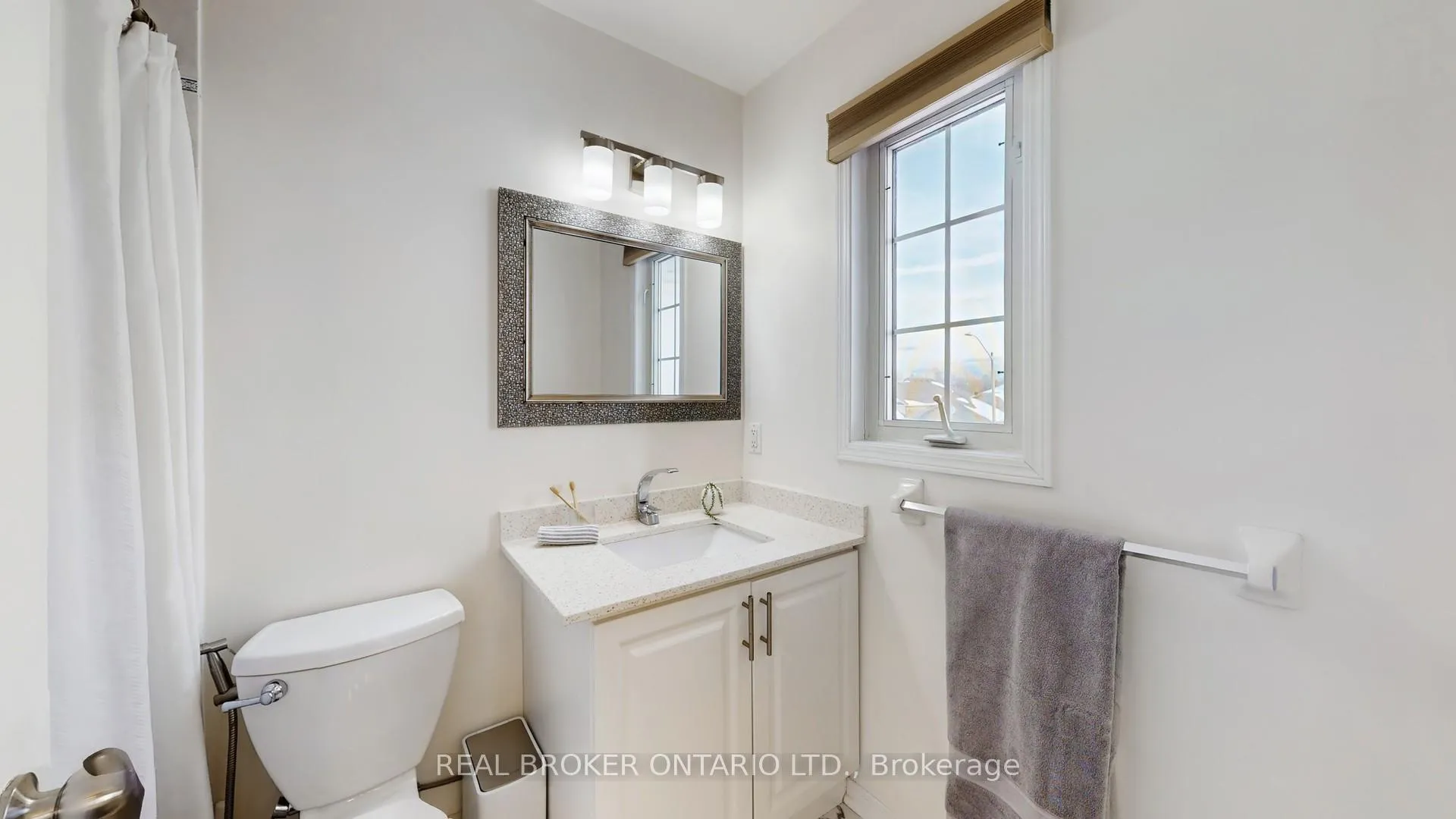 Photo 29 of 16 Wade Square, Clarington, Courtice — HOMEH