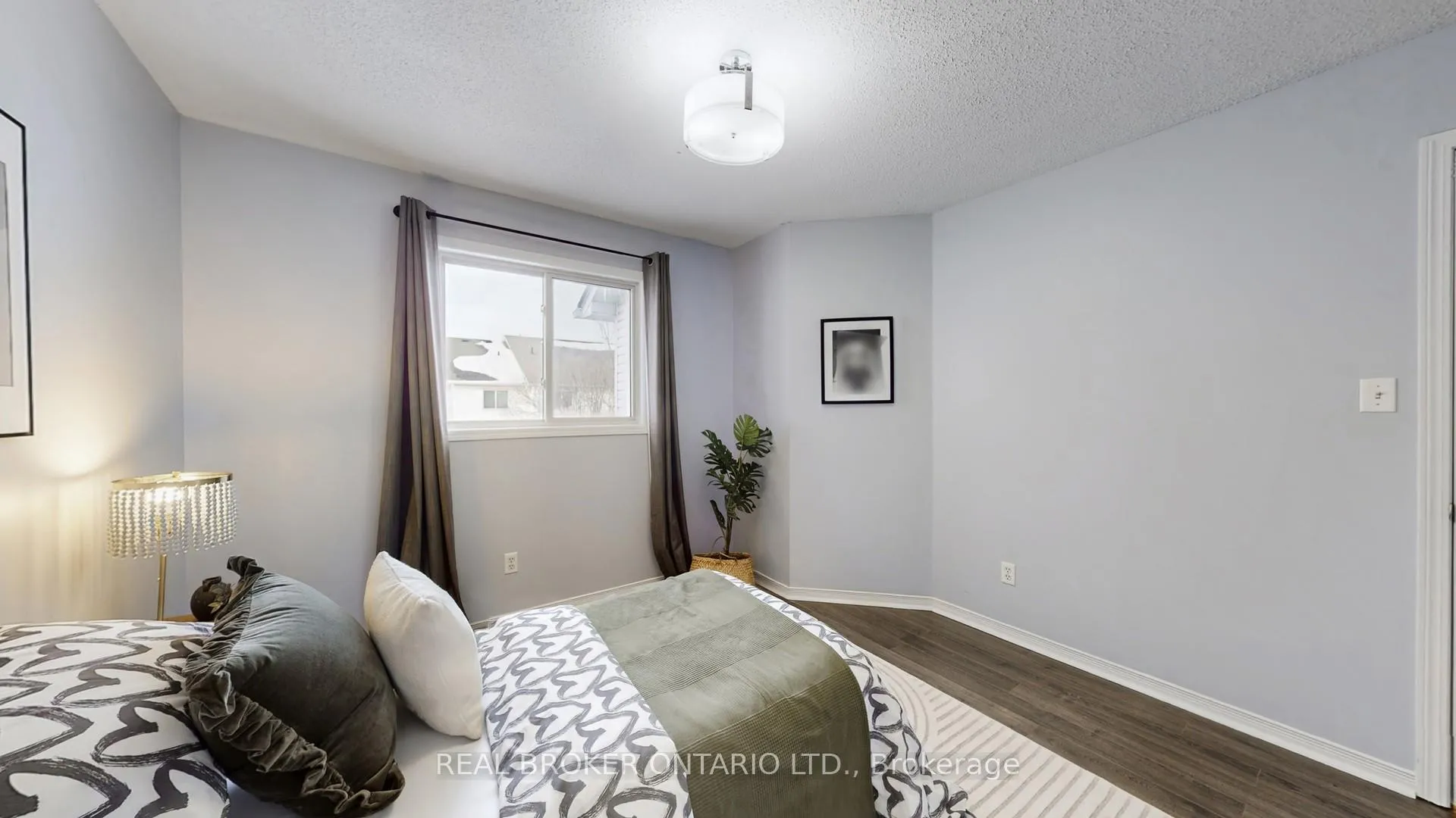 Photo 35 of 16 Wade Square, Clarington, Courtice — HOMEH