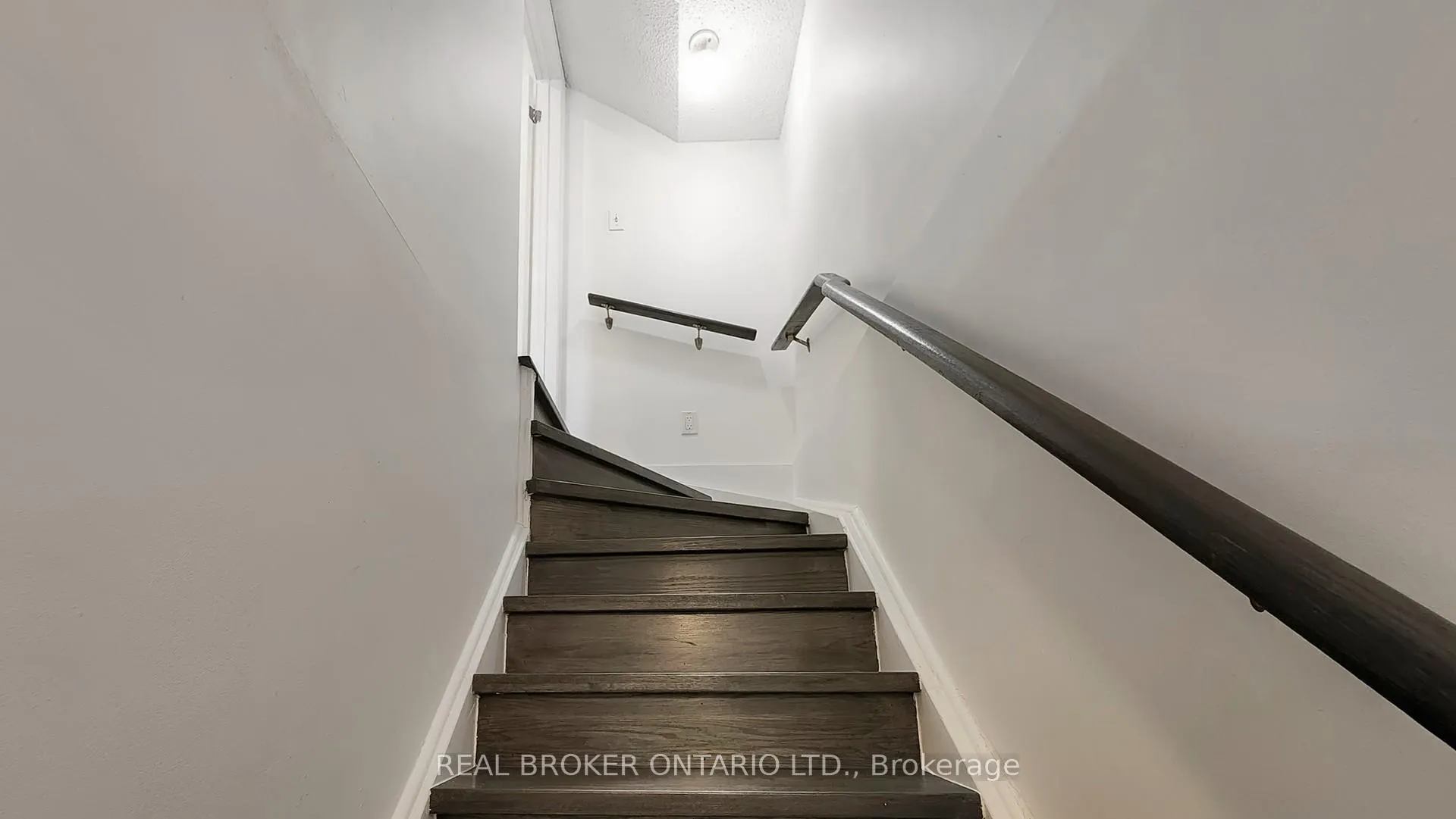 Photo 40 of 16 Wade Square, Clarington, Courtice — HOMEH
