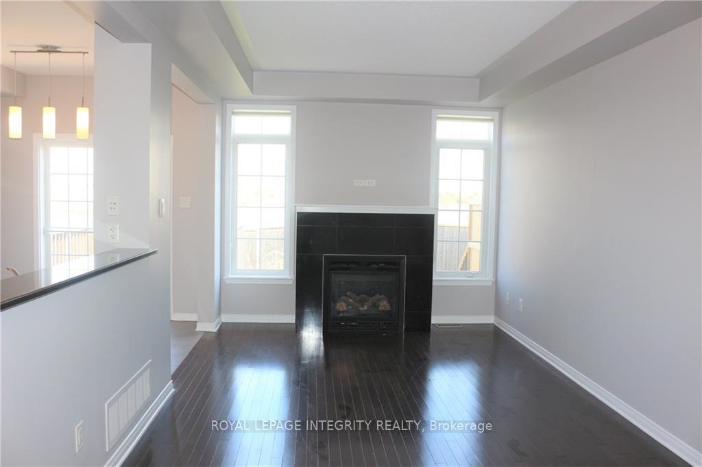 Photo 4 of 634 Pepperville Crescent, Ottawa, Kanata - Emerald Meadows/Trailwest — HOMEH