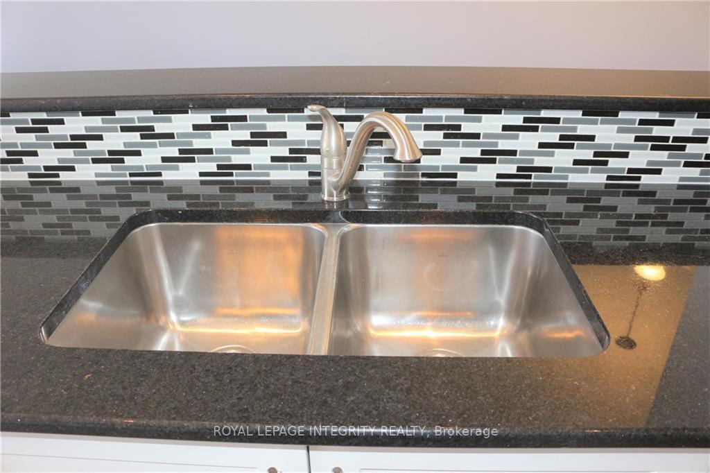 Photo 17 of 634 Pepperville Crescent, Ottawa, Kanata - Emerald Meadows/Trailwest — HOMEH