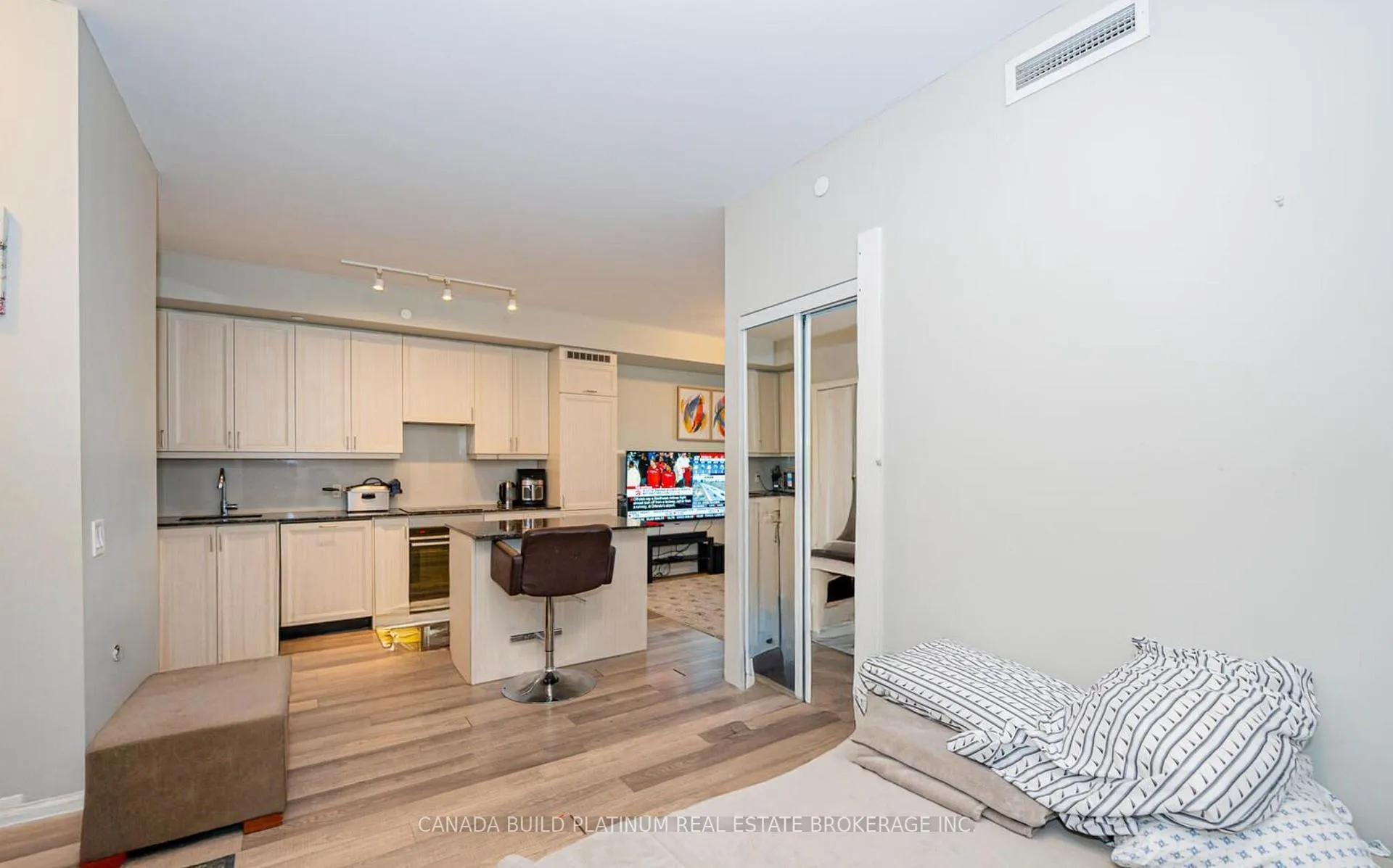 Photo 4 of Unit 418, 9085 Jane Street, Vaughan, Concord — HOMEH
