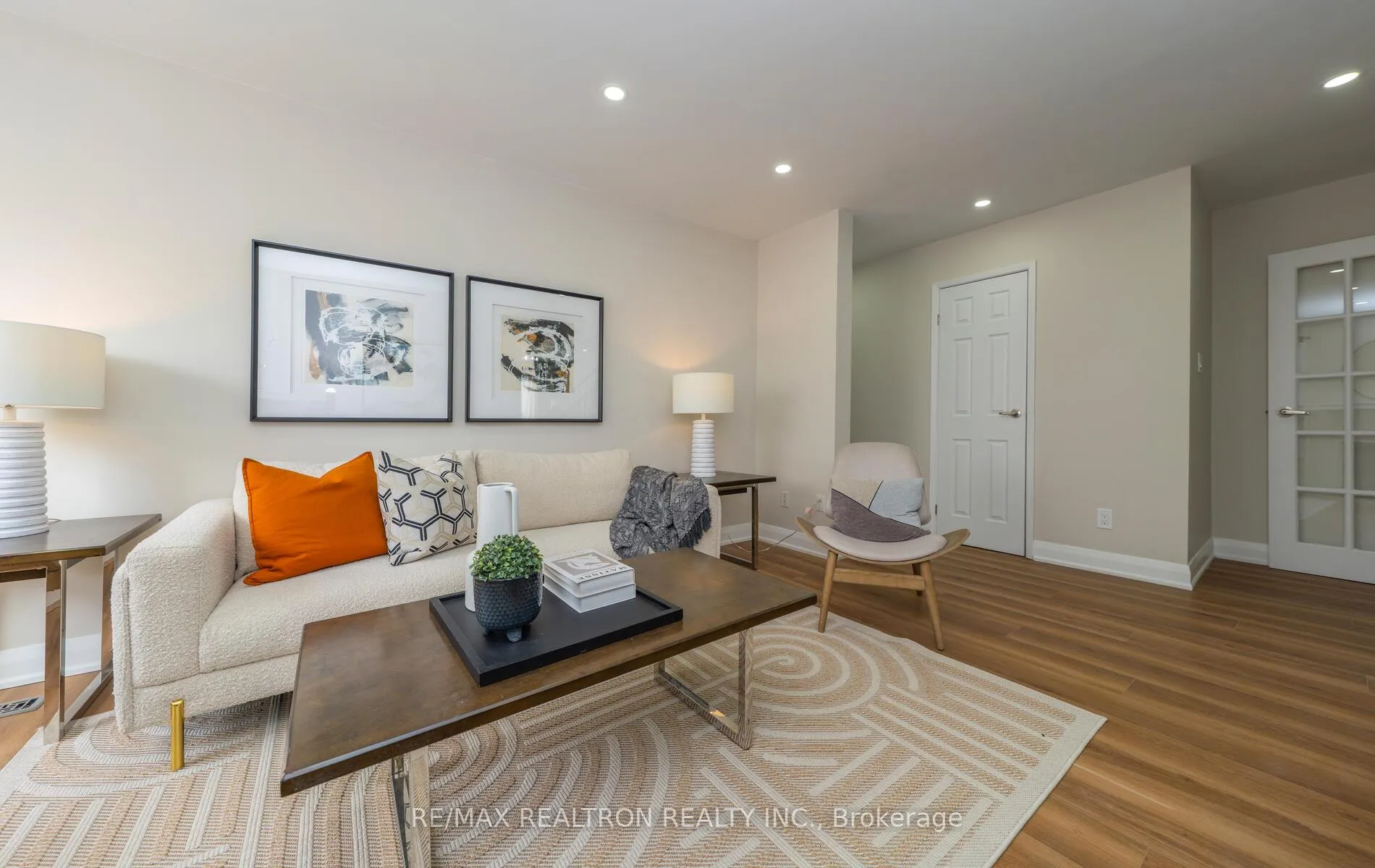 Photo 7 of 110 Lisa Crescent, Vaughan, Crestwood-Springfarm-Yorkhill — HOMEH