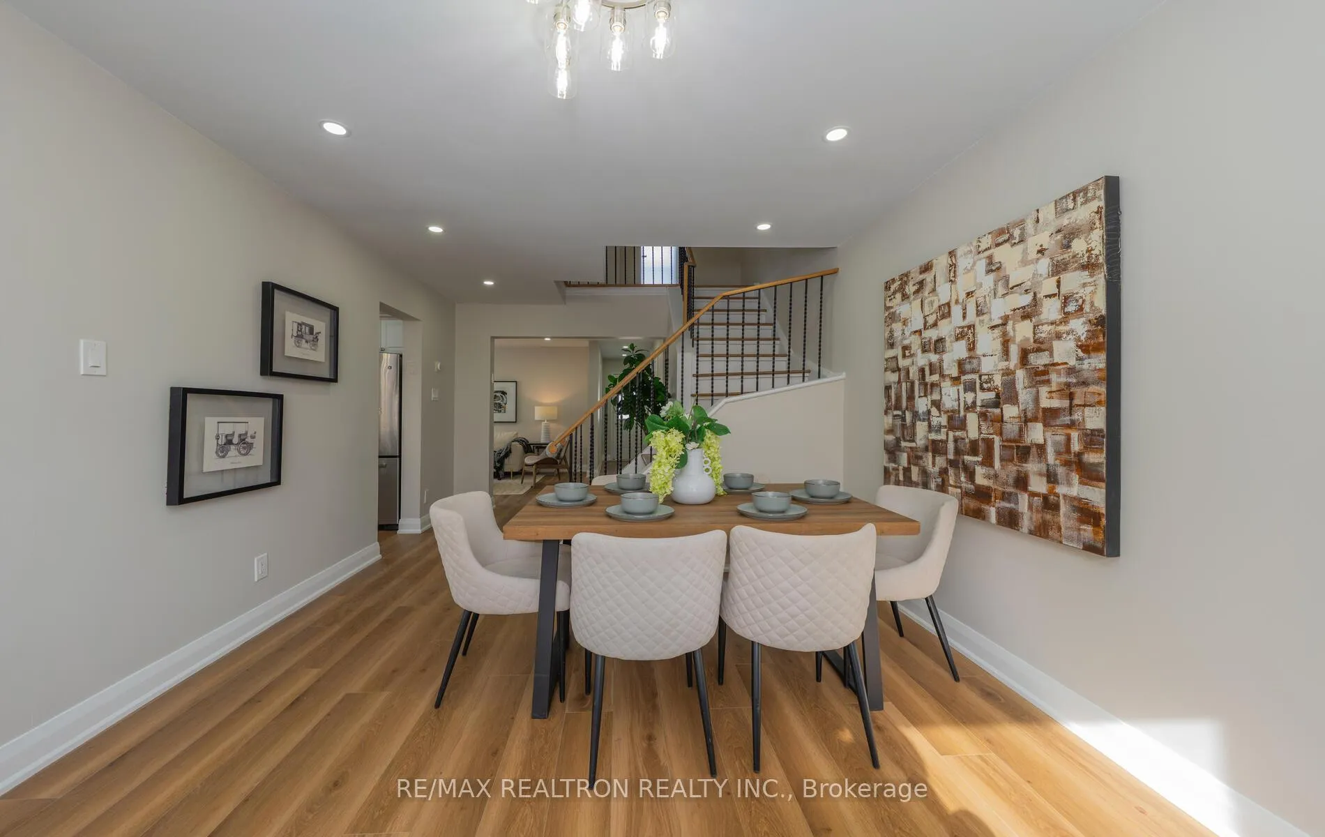 Photo 11 of 110 Lisa Crescent, Vaughan, Crestwood-Springfarm-Yorkhill — HOMEH