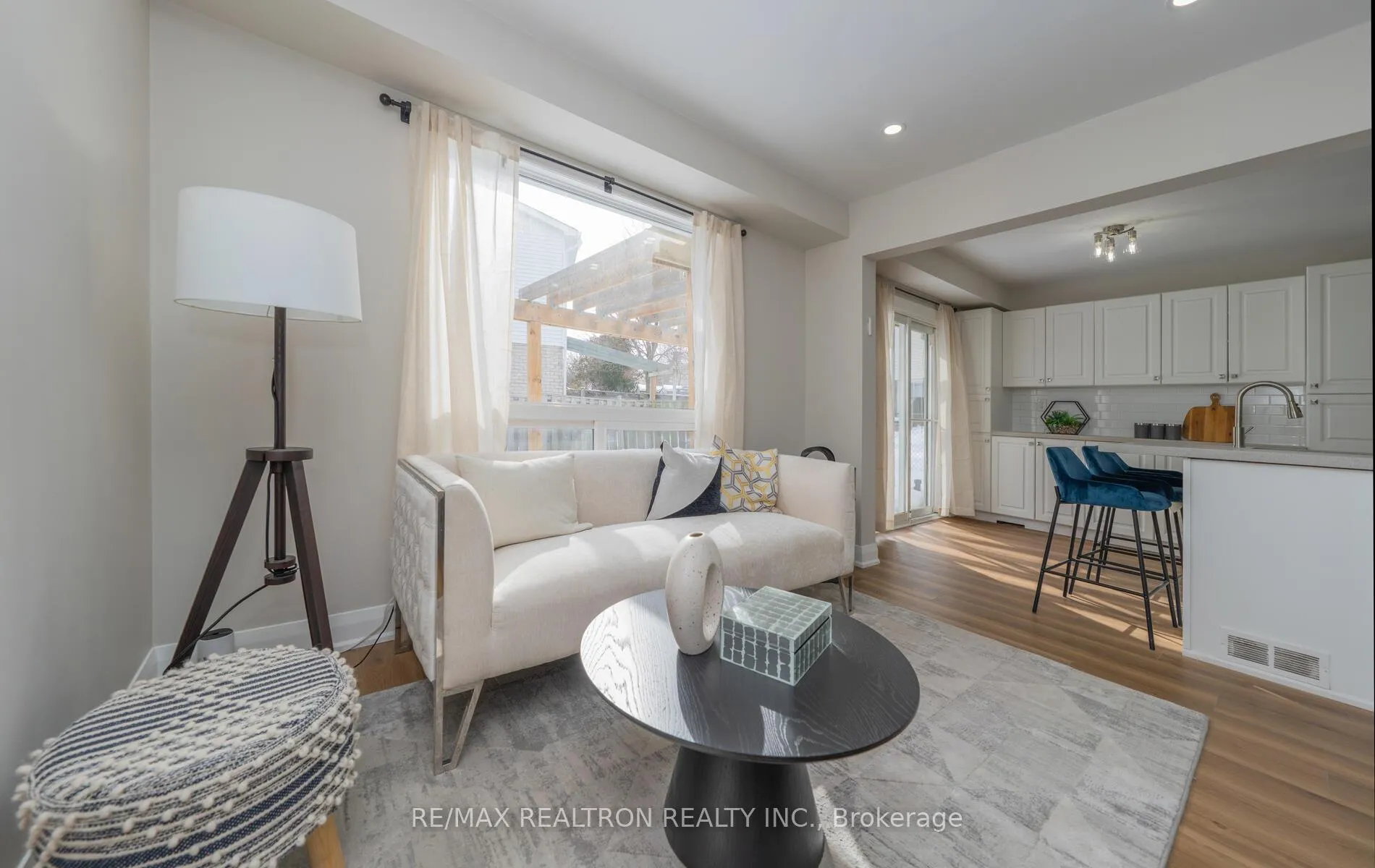 Photo 13 of 110 Lisa Crescent, Vaughan, Crestwood-Springfarm-Yorkhill — HOMEH