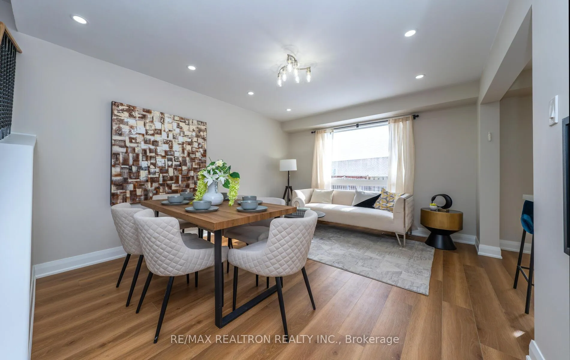 Photo 14 of 110 Lisa Crescent, Vaughan, Crestwood-Springfarm-Yorkhill — HOMEH