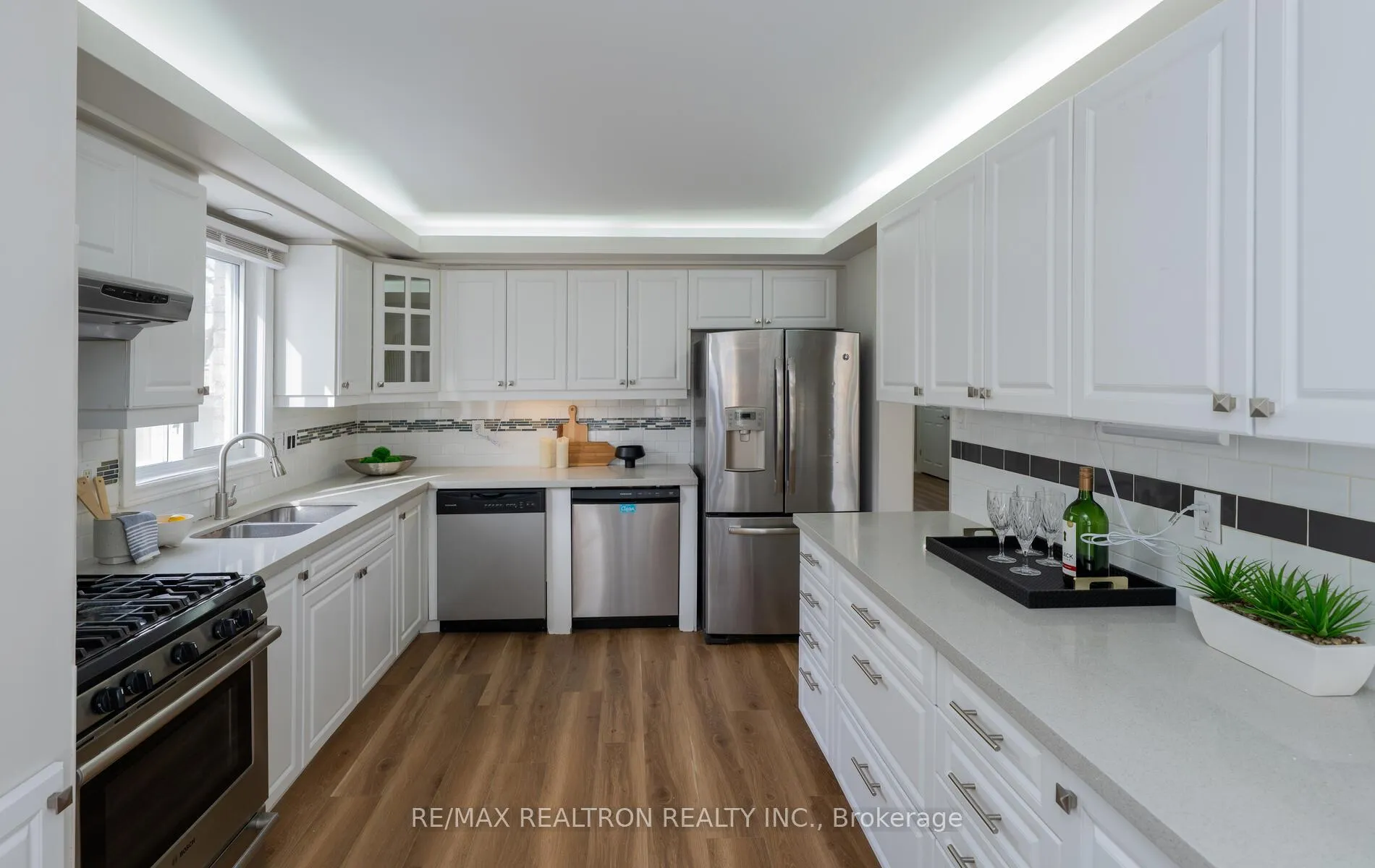 Photo 16 of 110 Lisa Crescent, Vaughan, Crestwood-Springfarm-Yorkhill — HOMEH