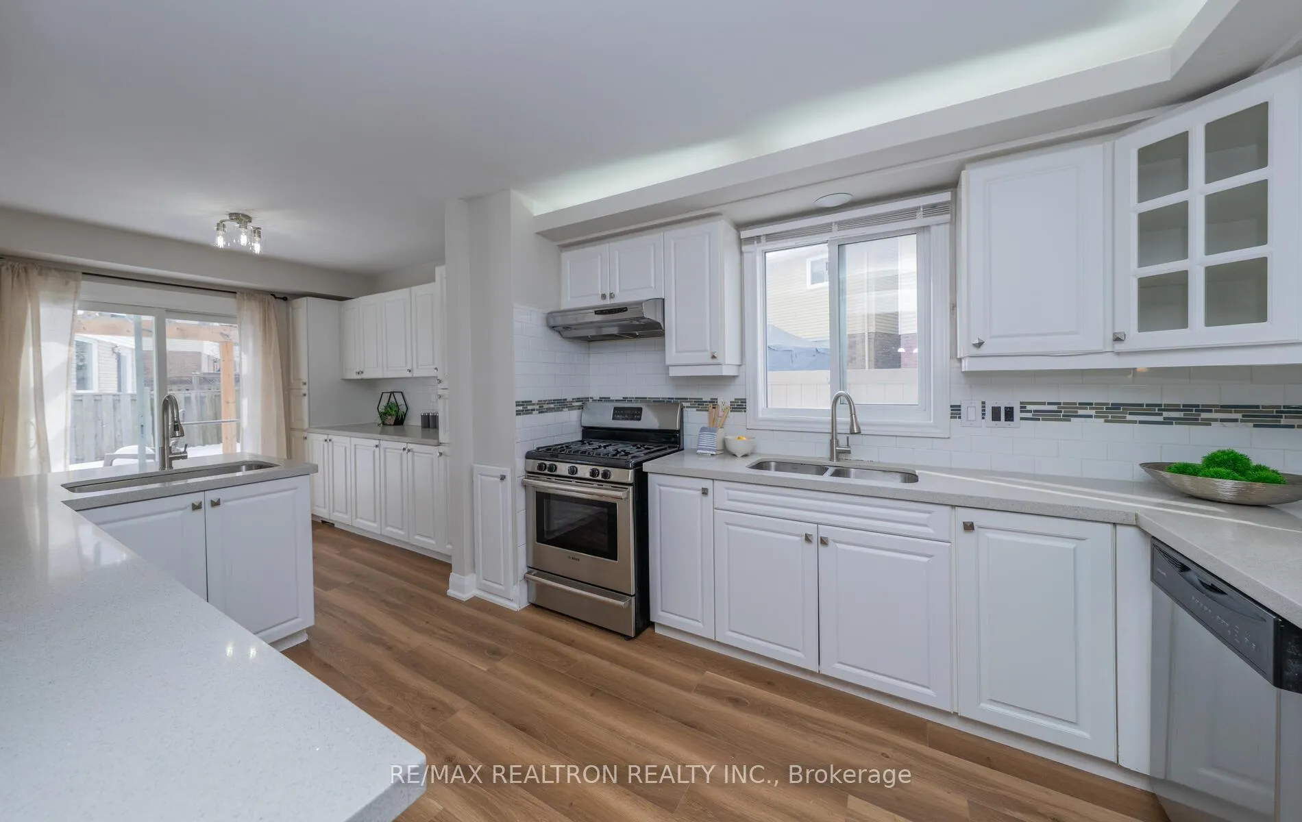 Photo 17 of 110 Lisa Crescent, Vaughan, Crestwood-Springfarm-Yorkhill — HOMEH