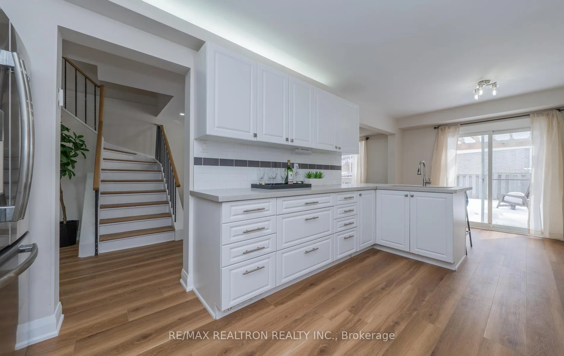 Photo 21 of 110 Lisa Crescent, Vaughan, Crestwood-Springfarm-Yorkhill — HOMEH
