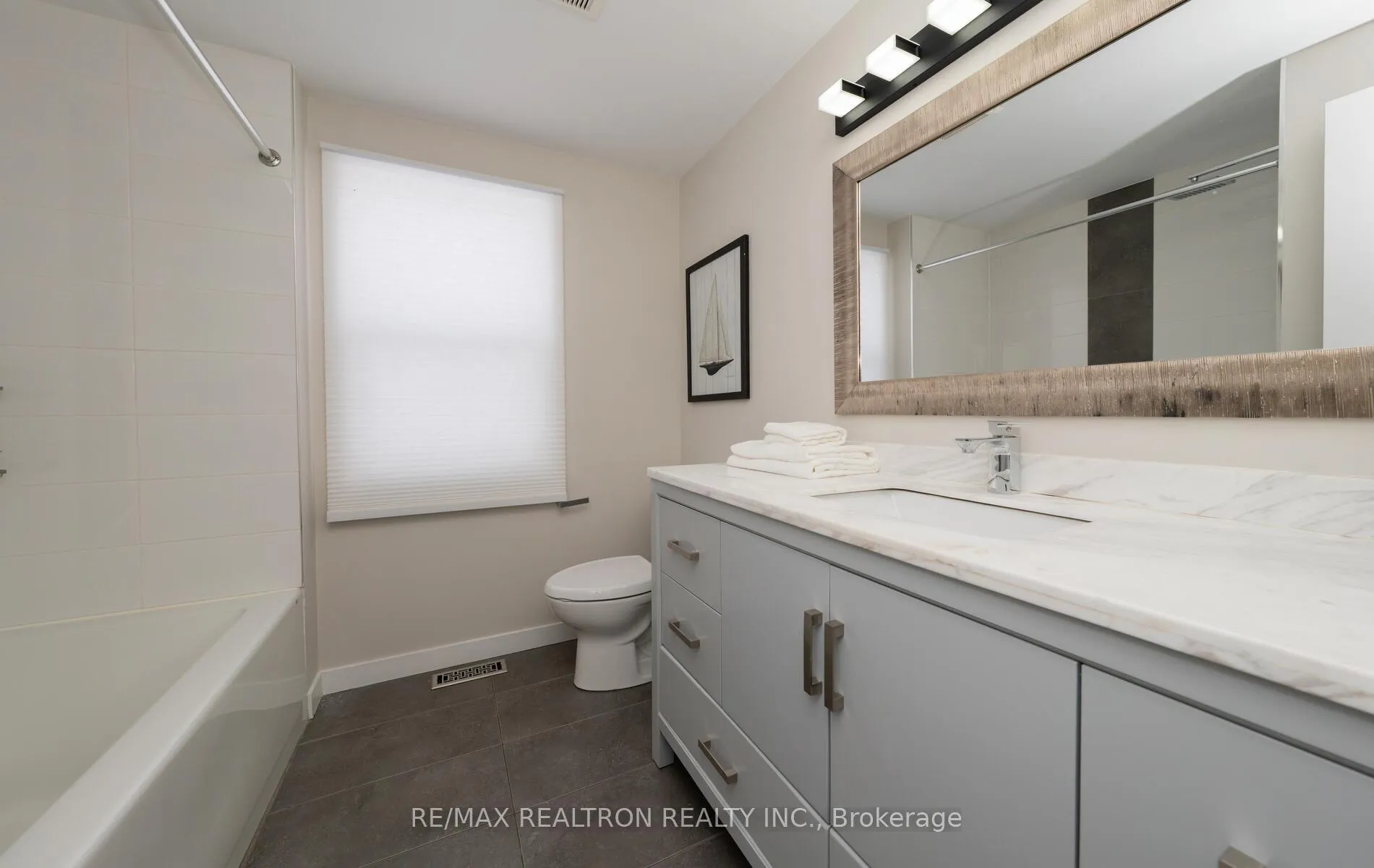 Photo 34 of 110 Lisa Crescent, Vaughan, Crestwood-Springfarm-Yorkhill — HOMEH