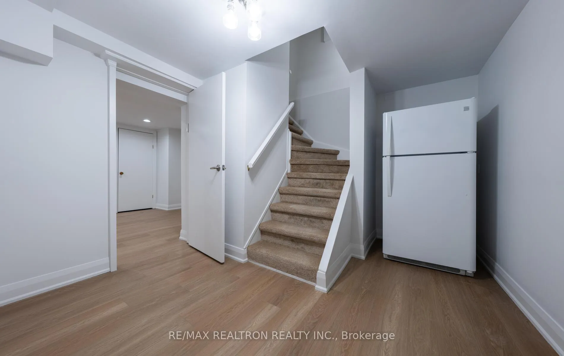Photo 35 of 110 Lisa Crescent, Vaughan, Crestwood-Springfarm-Yorkhill — HOMEH