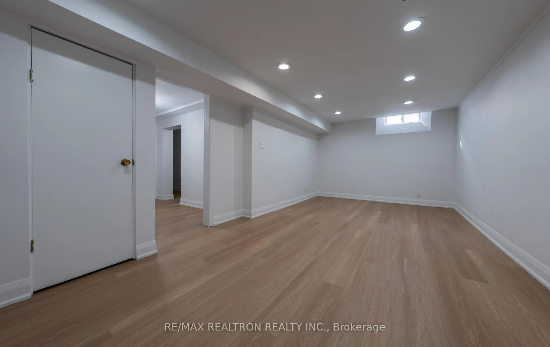 Photo 38 of 110 Lisa Crescent, Vaughan, Crestwood-Springfarm-Yorkhill — HOMEH