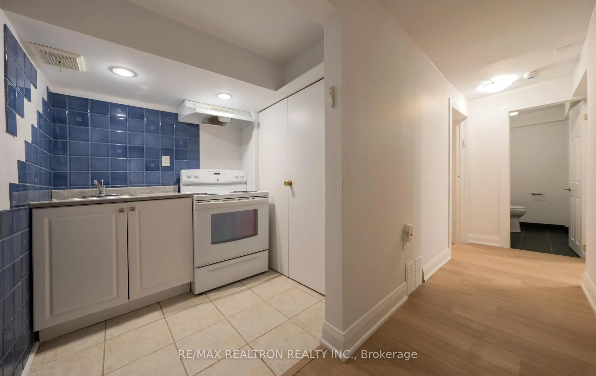 Photo 40 of 110 Lisa Crescent, Vaughan, Crestwood-Springfarm-Yorkhill — HOMEH