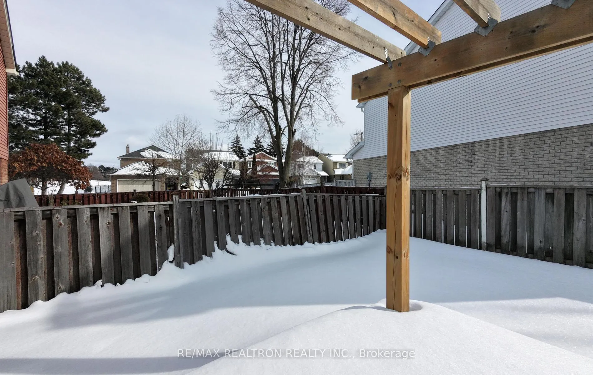 Photo 44 of 110 Lisa Crescent, Vaughan, Crestwood-Springfarm-Yorkhill — HOMEH