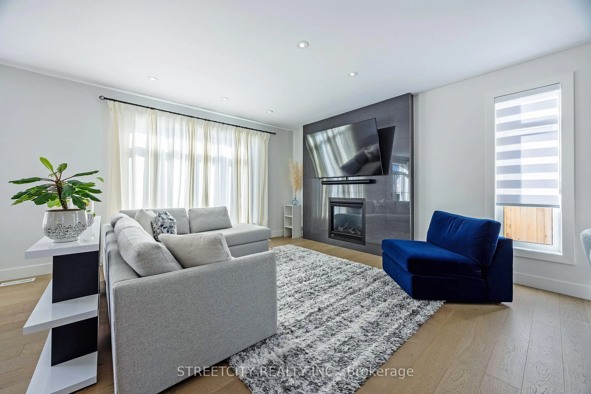 Photo 9 of 1754 Brunson Way, London, South K — HOMEH