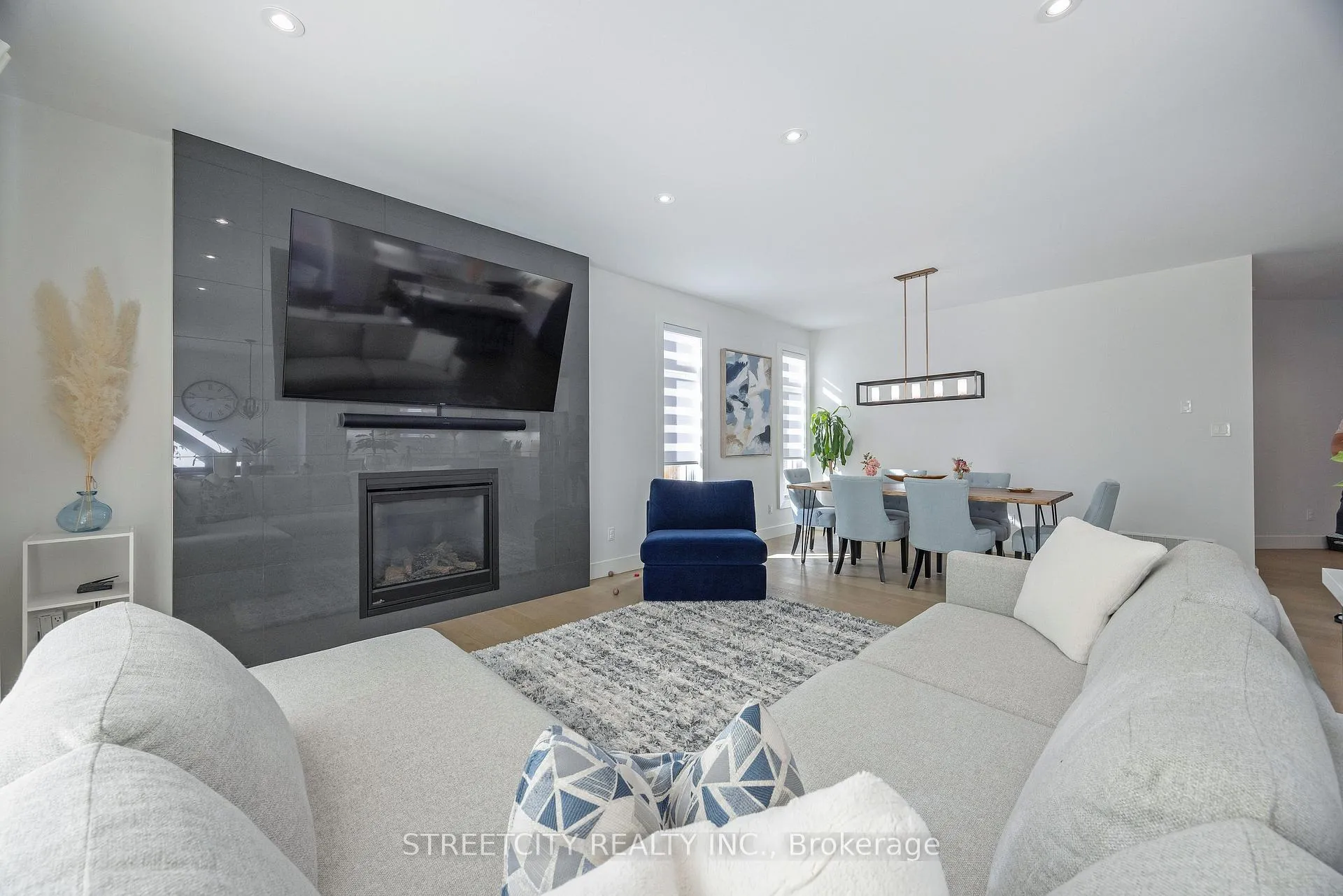 Photo 12 of 1754 Brunson Way, London, South K — HOMEH