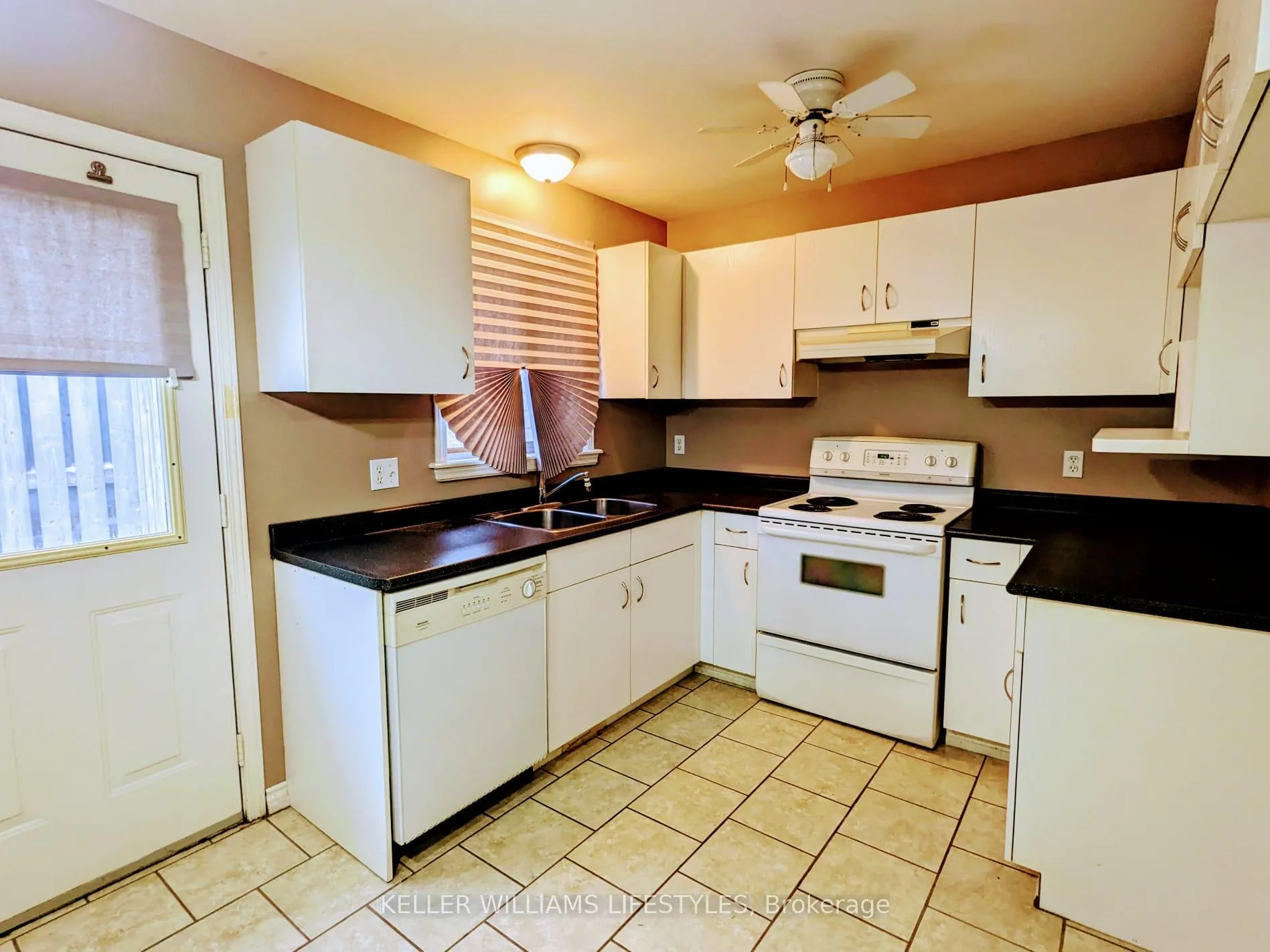 Photo 2 of 582 Talltree Crescent, London, East L — HOMEH