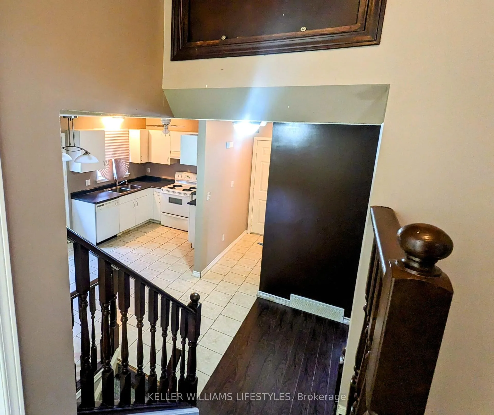 Photo 4 of 582 Talltree Crescent, London, East L — HOMEH