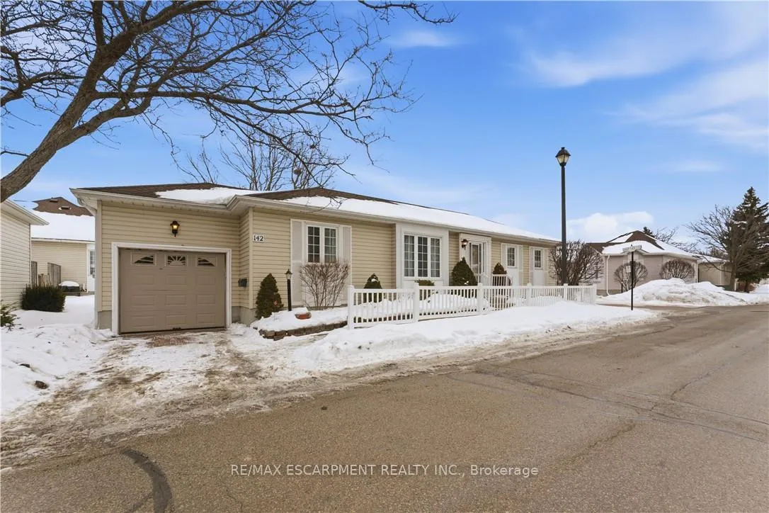 Photo 2 of 142 Silverbirch Avenue, Hamilton, Villages of Glancaster — HOMEH