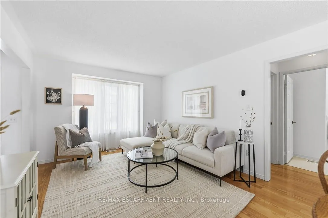 Photo 3 of 142 Silverbirch Avenue, Hamilton, Villages of Glancaster — HOMEH