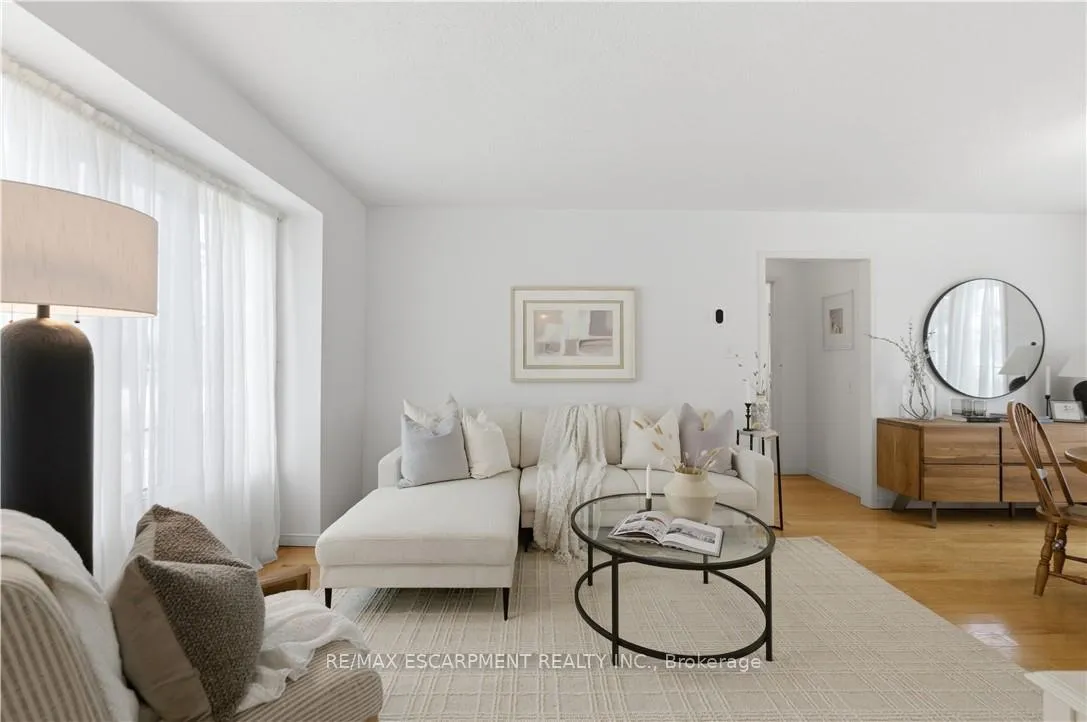 Photo 5 of 142 Silverbirch Avenue, Hamilton, Villages of Glancaster — HOMEH