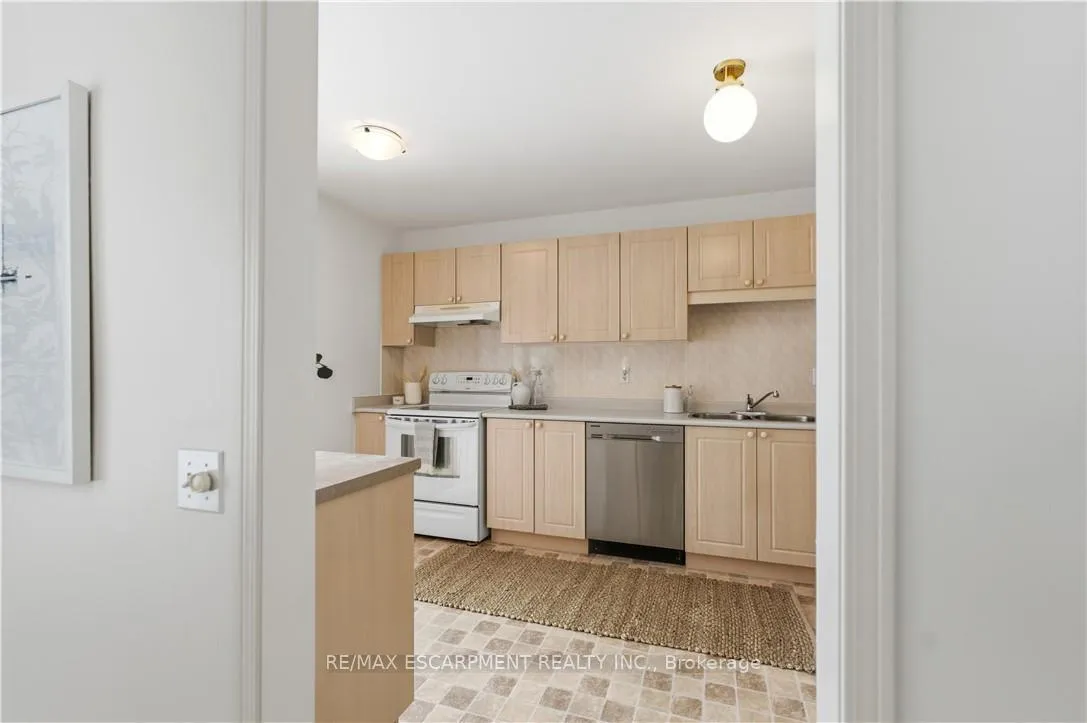 Photo 8 of 142 Silverbirch Avenue, Hamilton, Villages of Glancaster — HOMEH