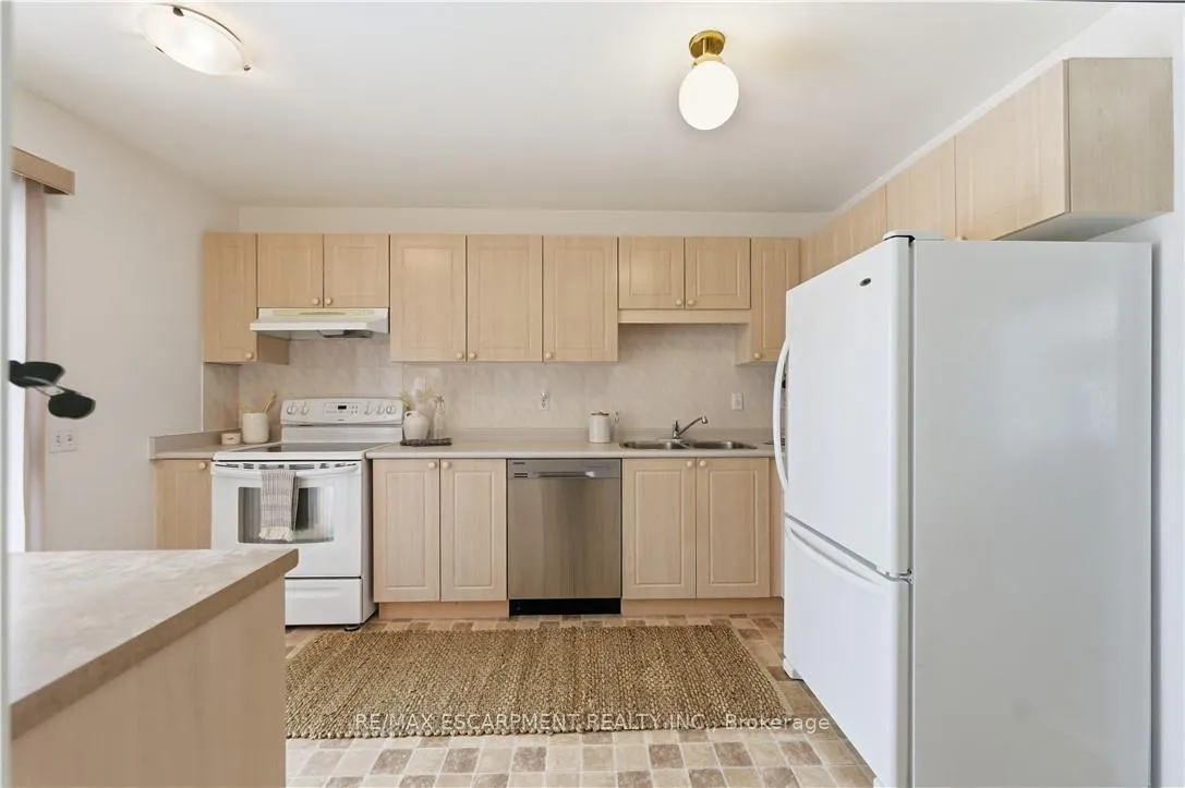 Photo 9 of 142 Silverbirch Avenue, Hamilton, Villages of Glancaster — HOMEH