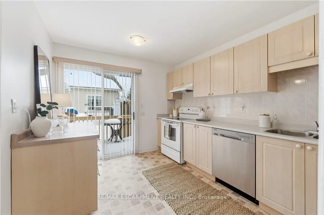 Photo 11 of 142 Silverbirch Avenue, Hamilton, Villages of Glancaster — HOMEH