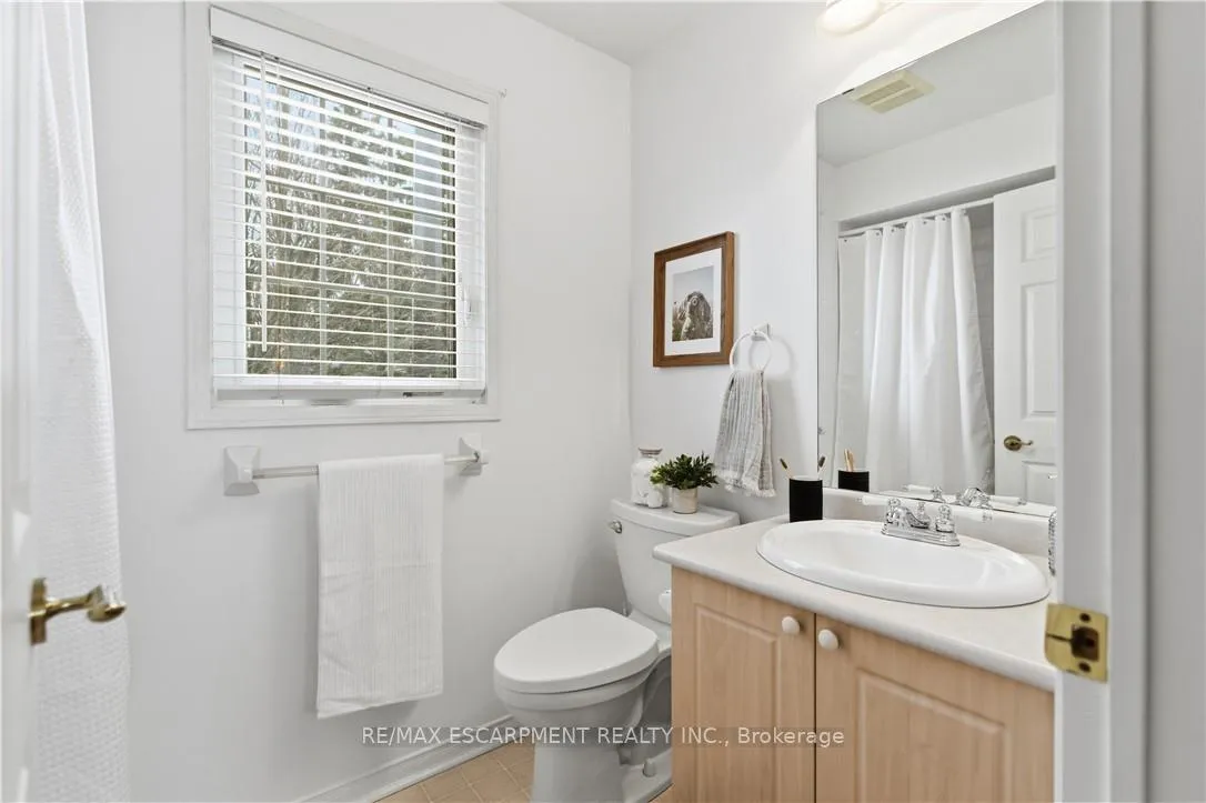 Photo 13 of 142 Silverbirch Avenue, Hamilton, Villages of Glancaster — HOMEH