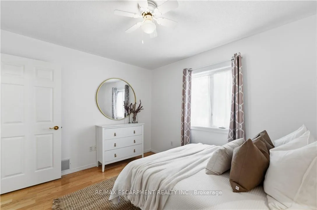 Photo 16 of 142 Silverbirch Avenue, Hamilton, Villages of Glancaster — HOMEH