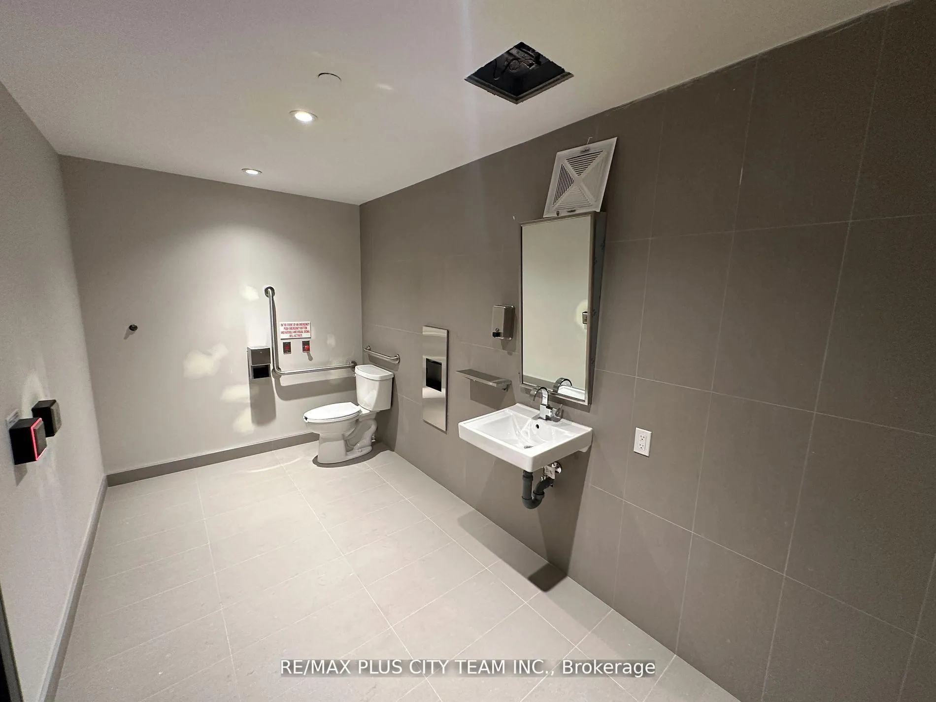 Photo 24 of Unit 1402, 45 Baseball Place, Toronto, South Riverdale — HOMEH
