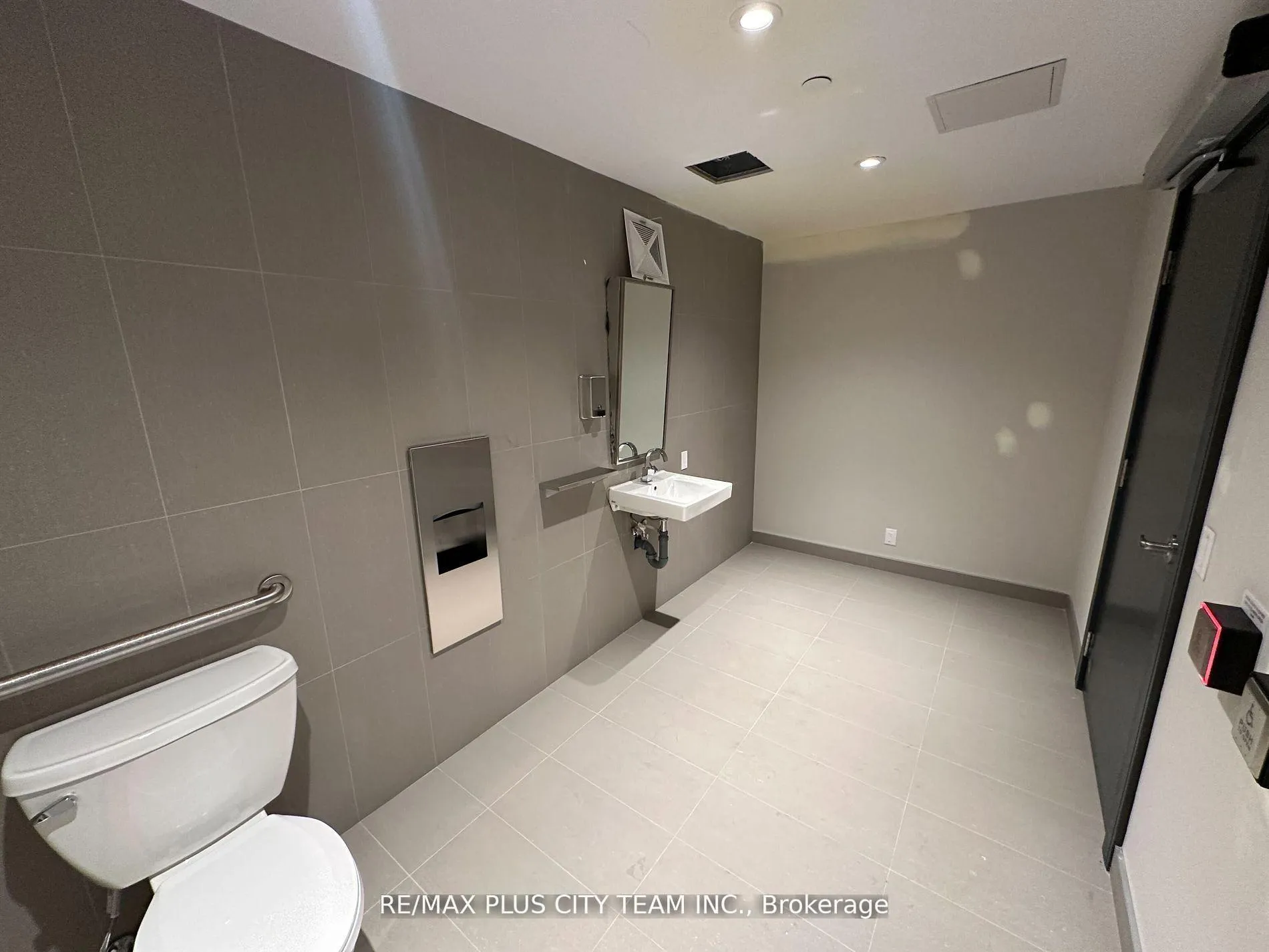 Photo 25 of Unit 1402, 45 Baseball Place, Toronto, South Riverdale — HOMEH