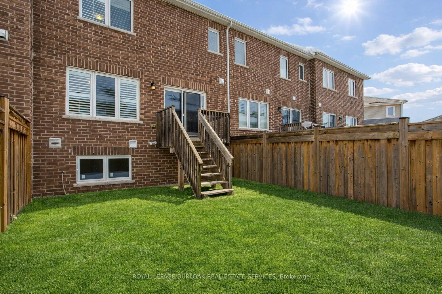 Photo 3 of 135 Mcmonies Drive, Hamilton, Waterdown — HOMEH