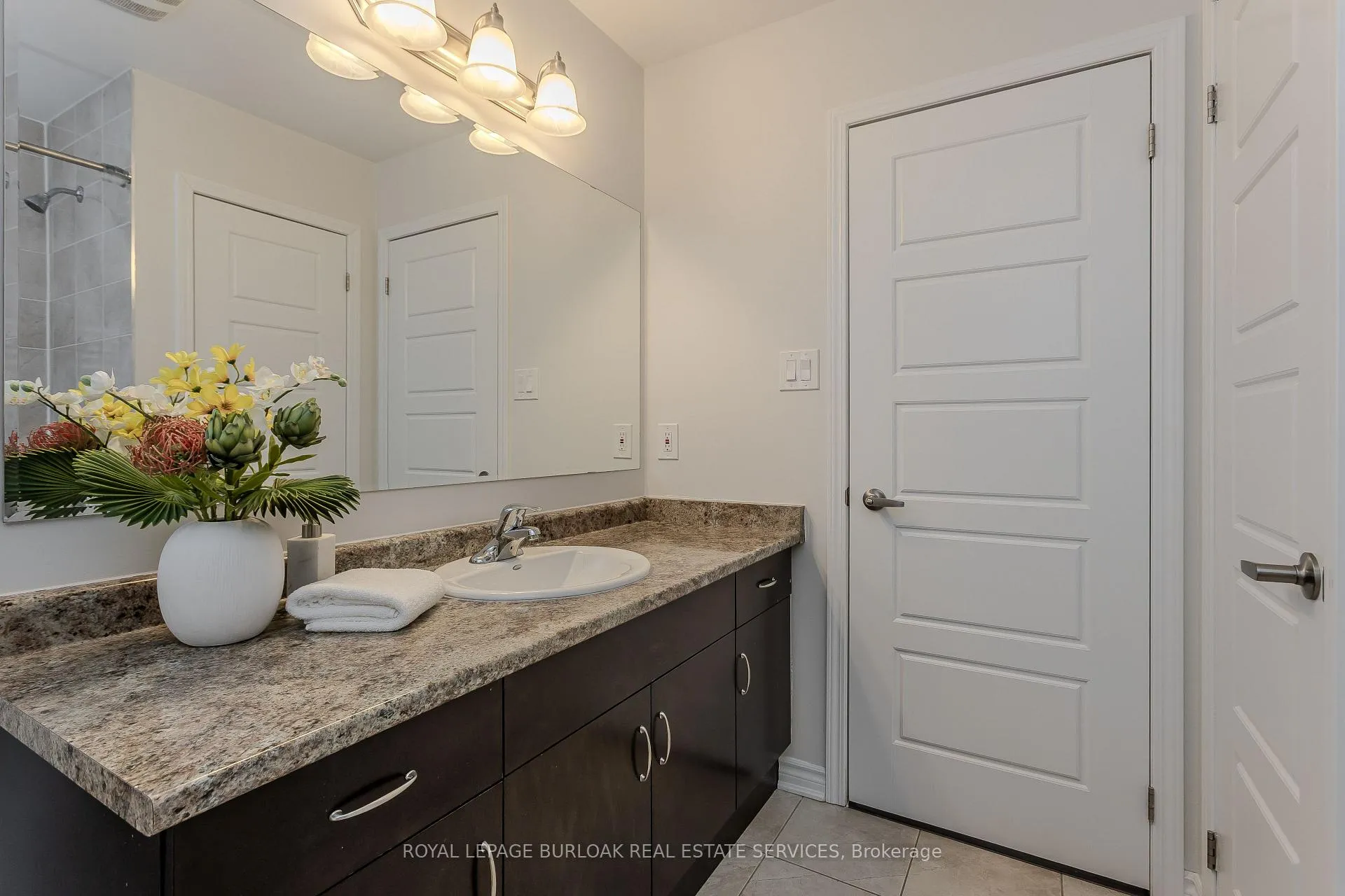 Photo 15 of 135 Mcmonies Drive, Hamilton, Waterdown — HOMEH