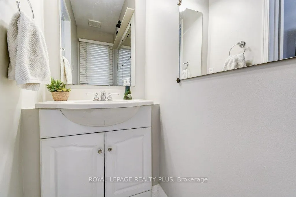 Photo 7 of 5144 Lampman Avenue, Burlington, Uptown — HOMEH