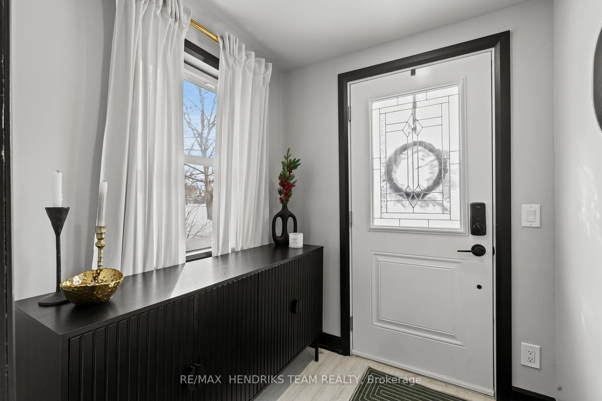 Photo 4 of 16 Haig Street, St. Catharines, Downtown — HOMEH