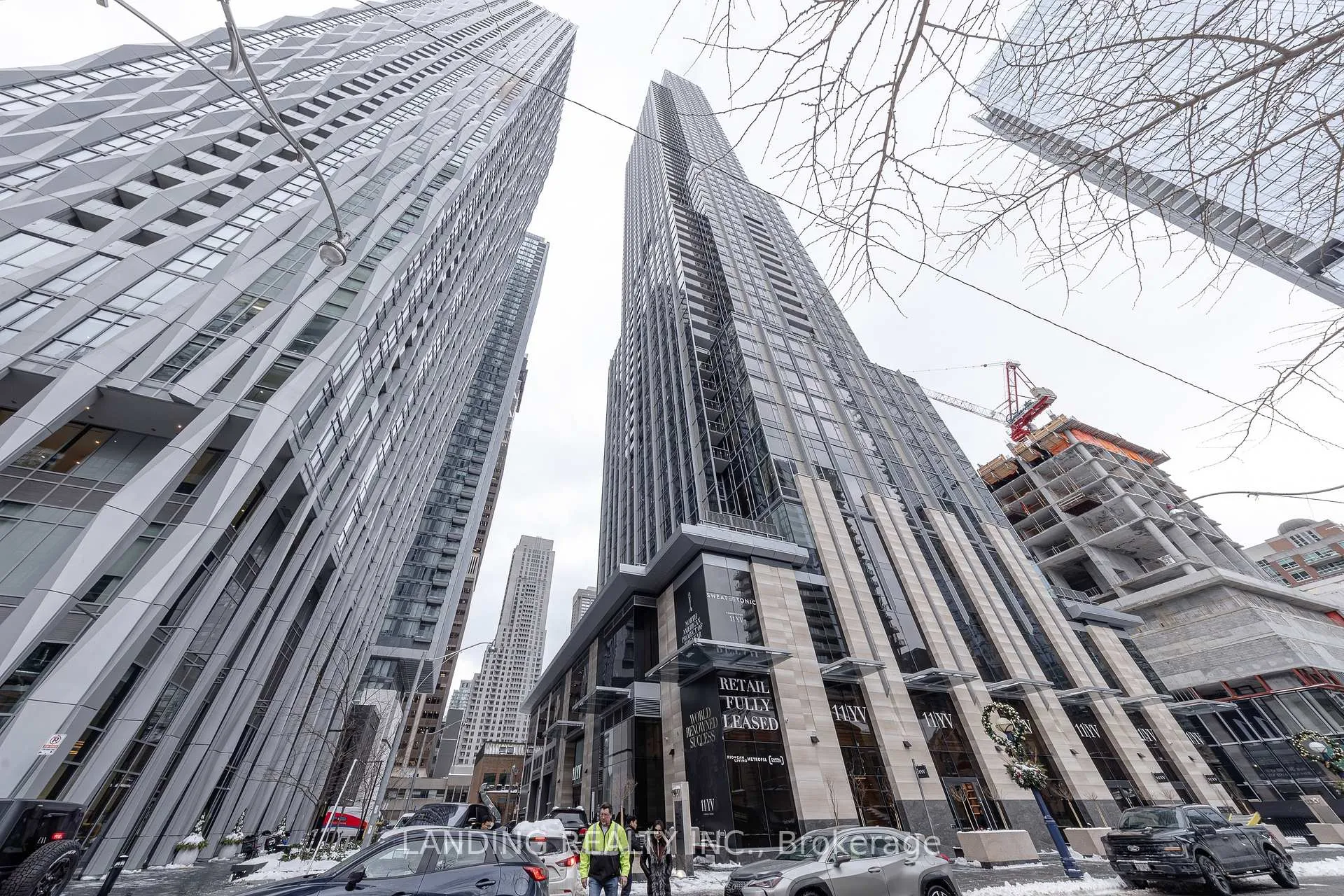 Front of Unit 1706, 11 Yorkville Avenue