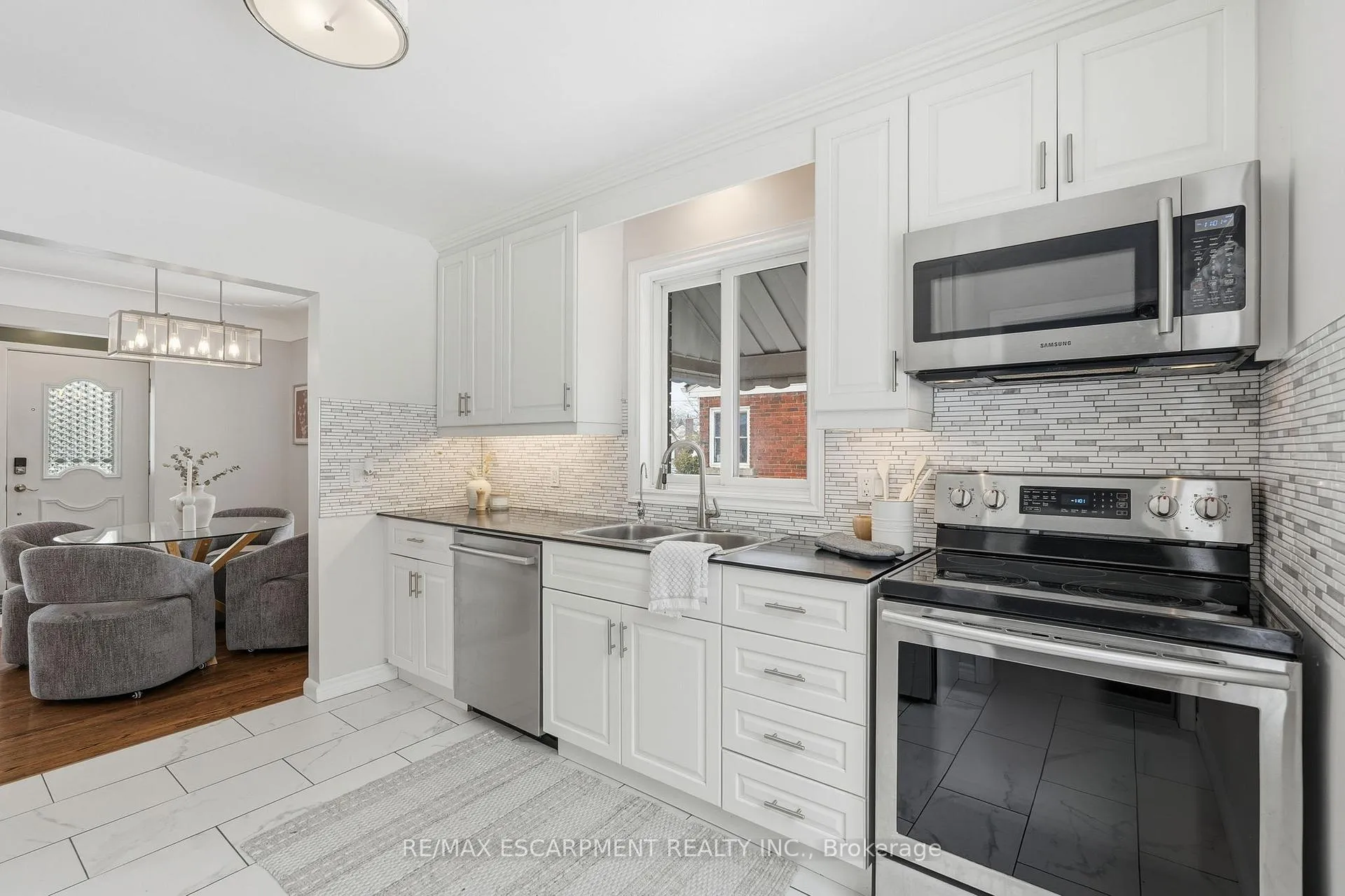 Photo 16 of 15 Mulock Avenue, Hamilton, Sunninghill — HOMEH