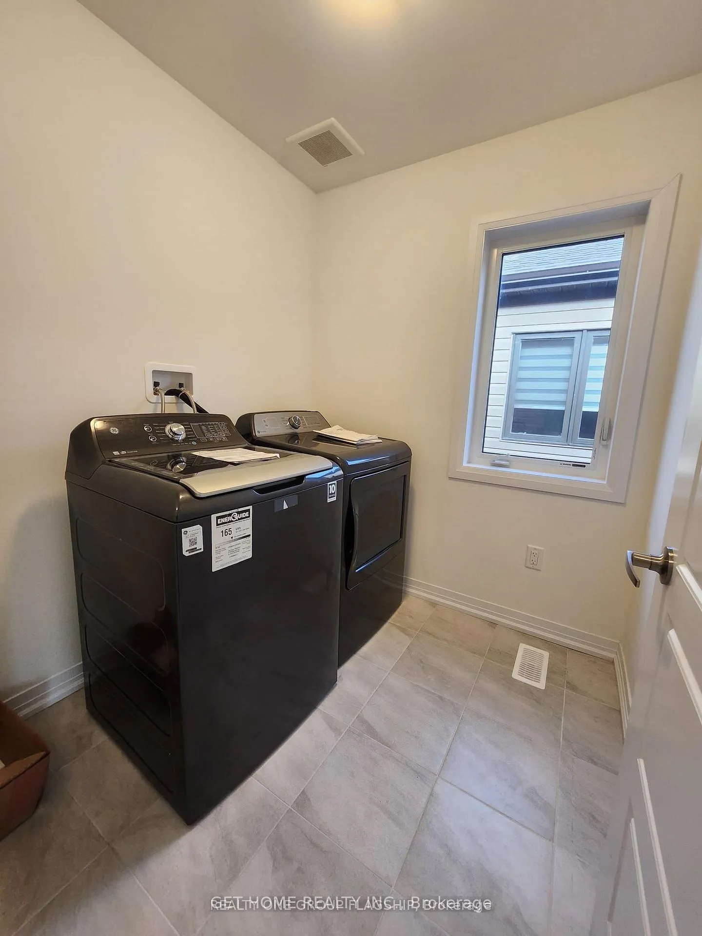 Photo 19 of 65 Velvet Way, Thorold, Rolling Meadows — HOMEH