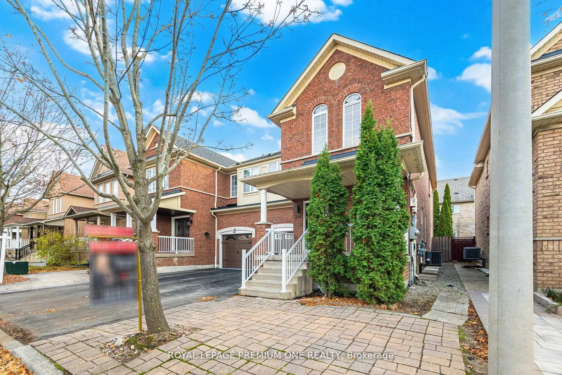 Photo 4 of 224 Hollywood Hill Circle, Vaughan, Vellore Village — HOMEH
