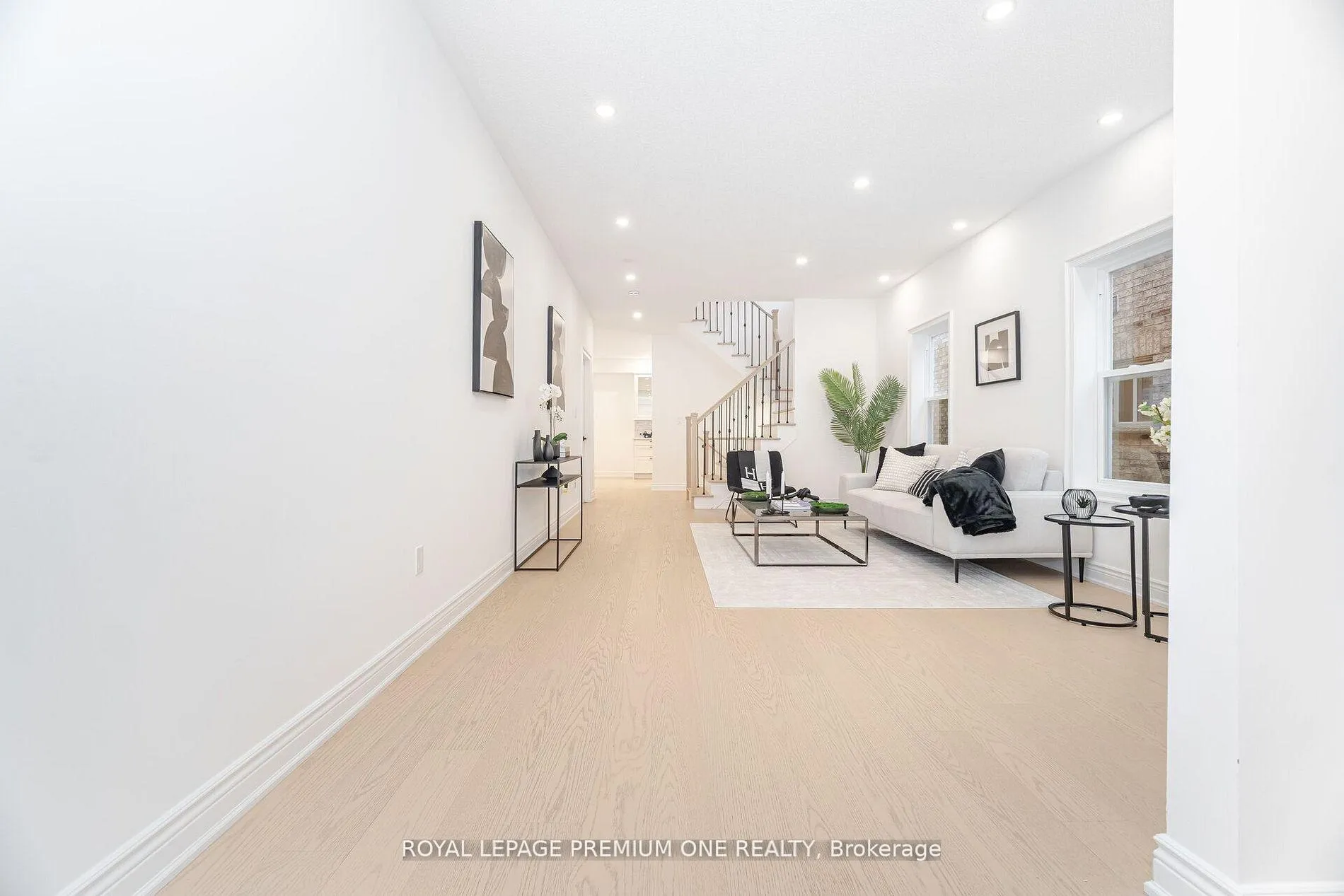 Photo 9 of 224 Hollywood Hill Circle, Vaughan, Vellore Village — HOMEH
