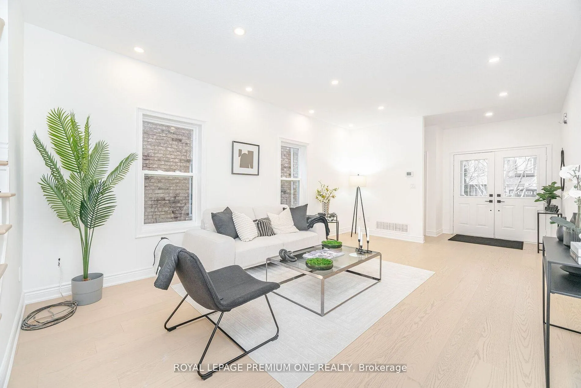 Photo 10 of 224 Hollywood Hill Circle, Vaughan, Vellore Village — HOMEH