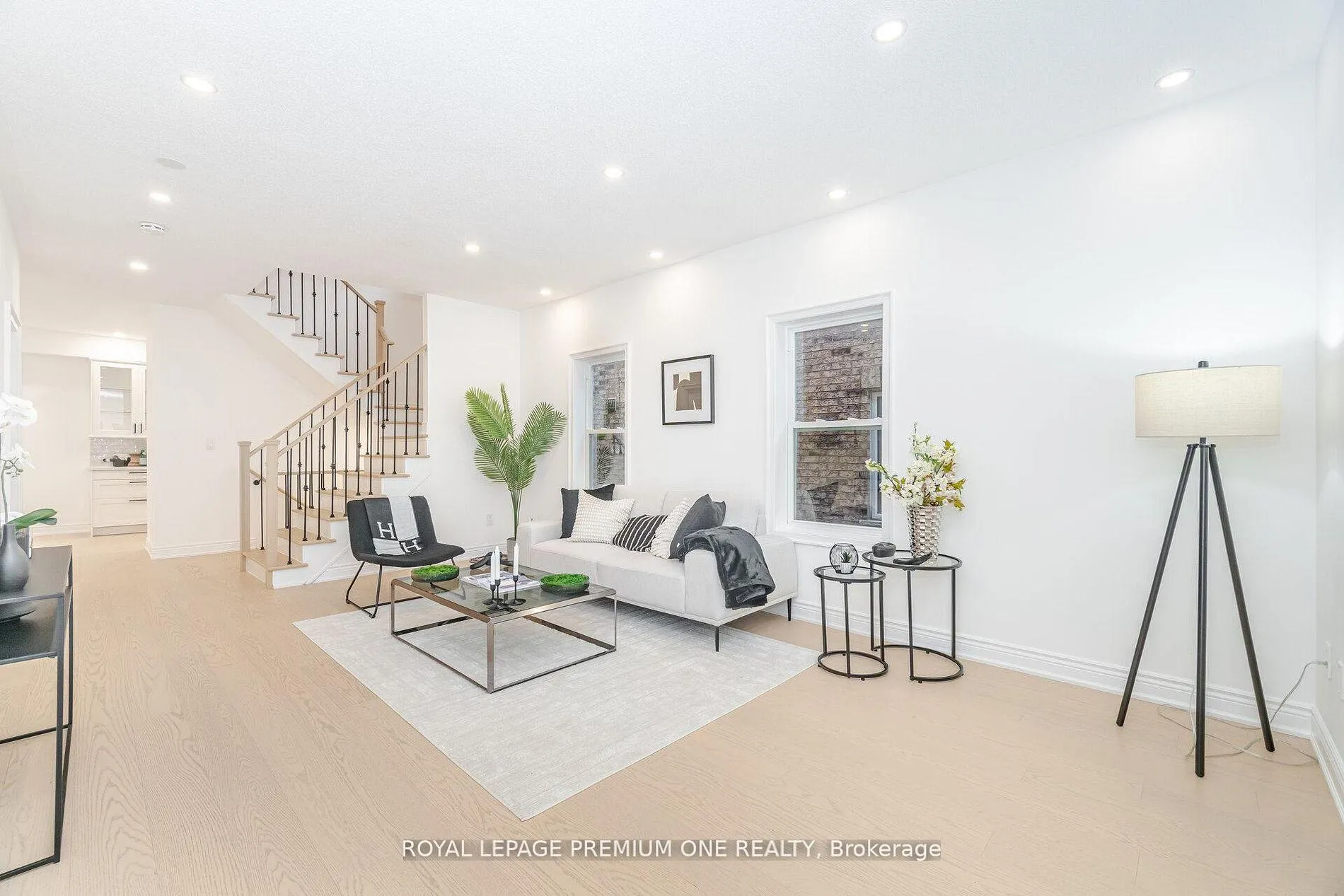 Photo 12 of 224 Hollywood Hill Circle, Vaughan, Vellore Village — HOMEH