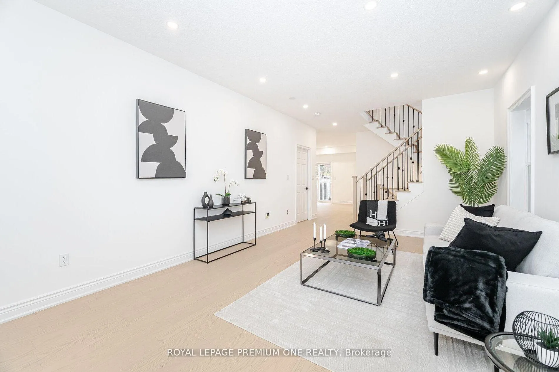 Photo 13 of 224 Hollywood Hill Circle, Vaughan, Vellore Village — HOMEH