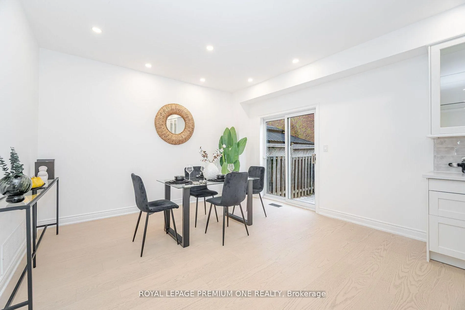 Photo 20 of 224 Hollywood Hill Circle, Vaughan, Vellore Village — HOMEH