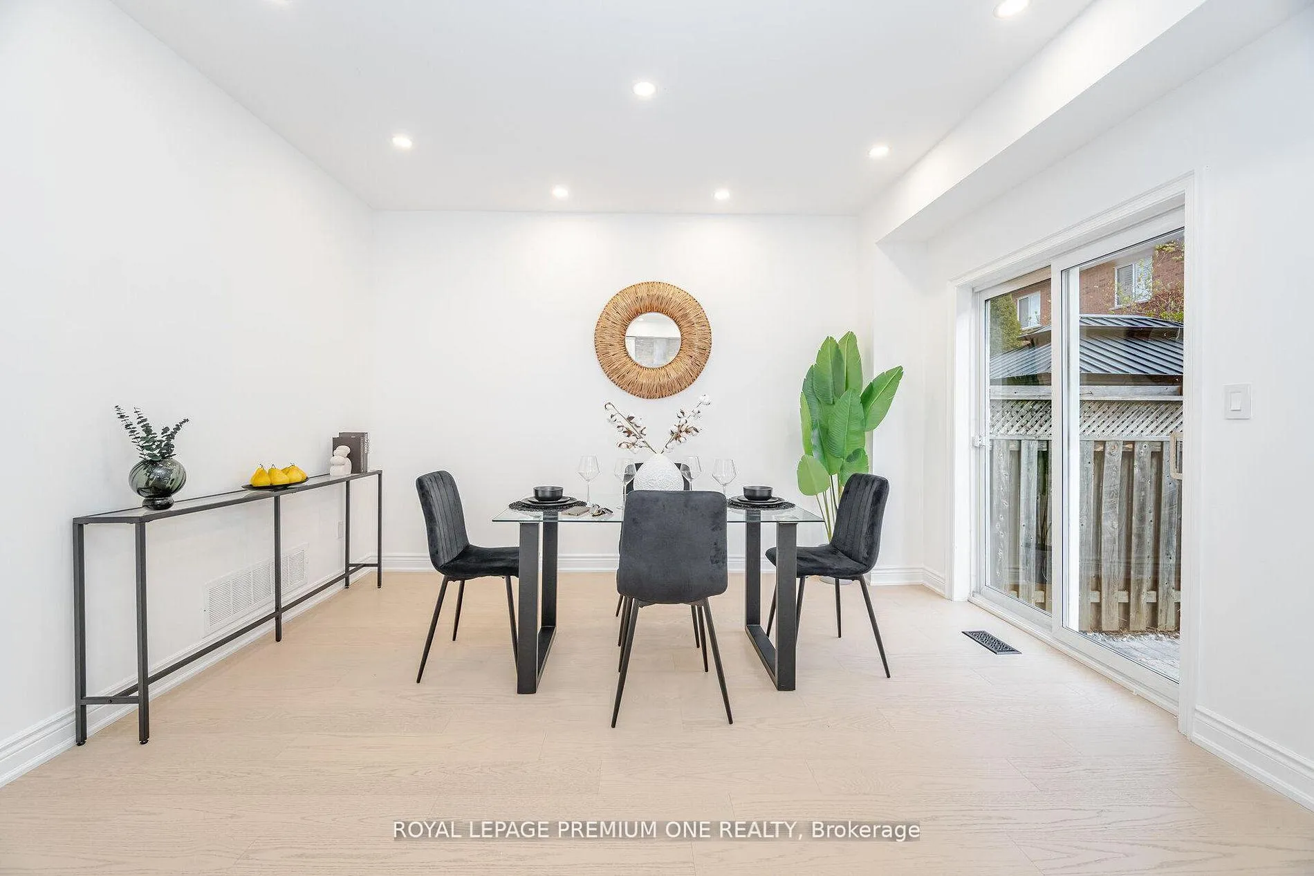 Photo 21 of 224 Hollywood Hill Circle, Vaughan, Vellore Village — HOMEH